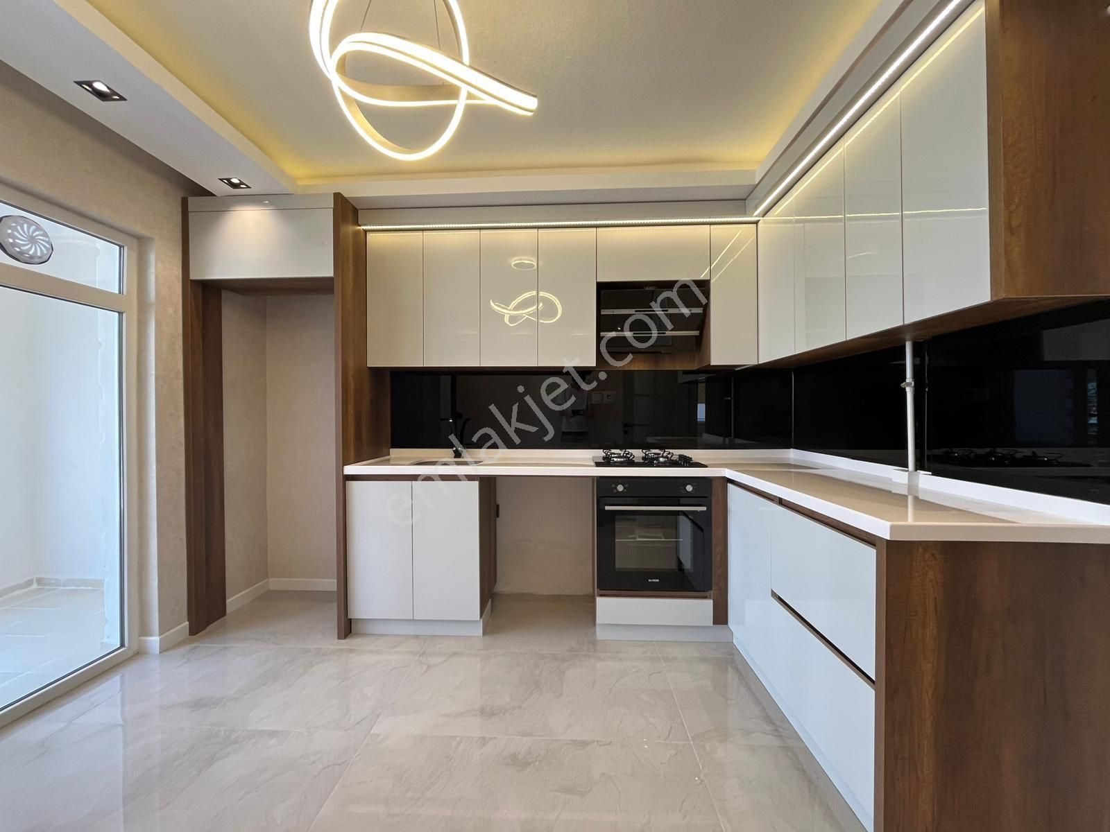 Ufuk Kılıç Emlak'tan Çift Banyolu Asansörlü Şık Tasarımlı Katta 4+1