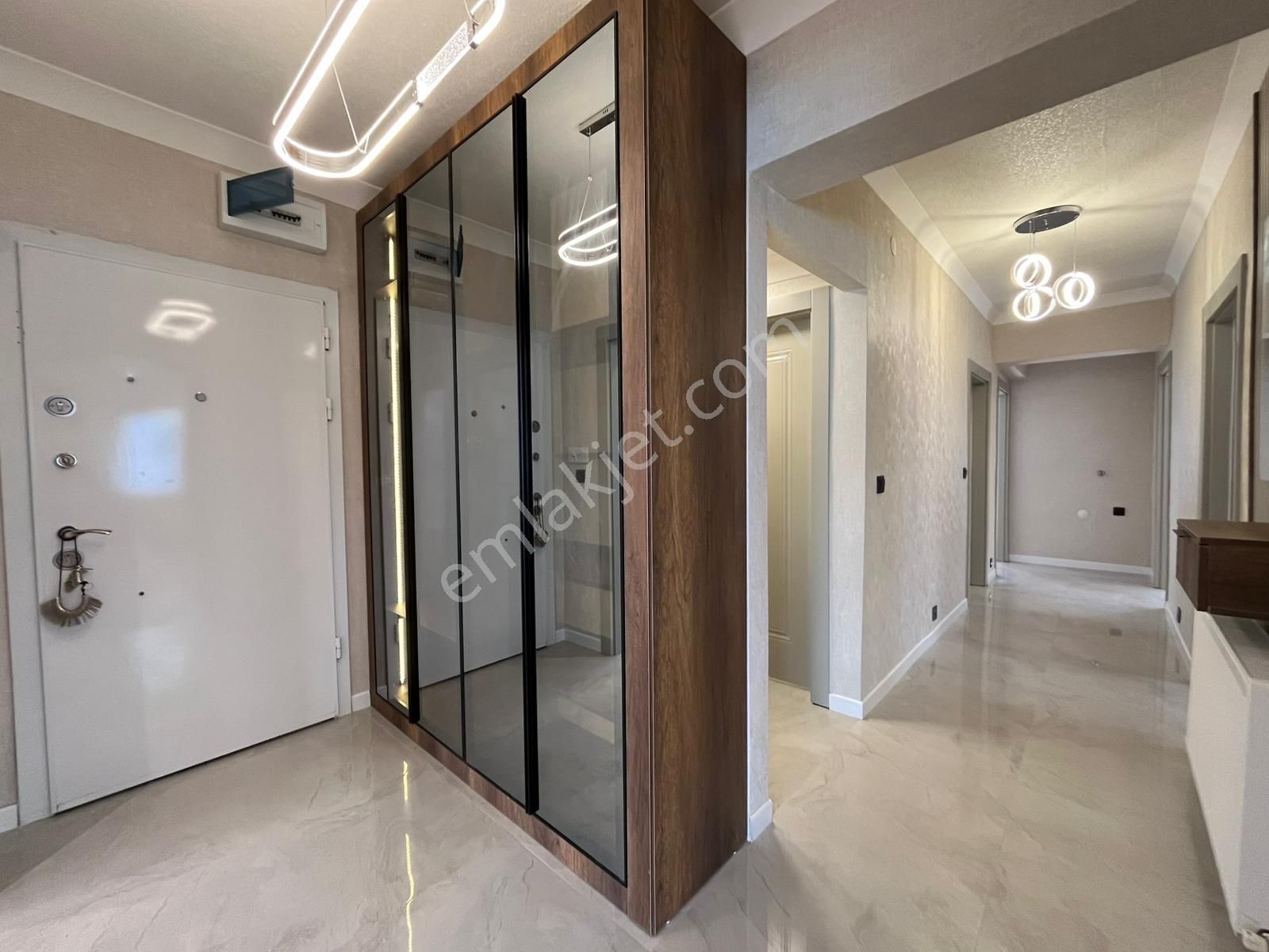 Ufuk Kılıç Emlak'tan Çift Banyolu Asansörlü Şık Tasarımlı Katta 4+1 - Görsel 5