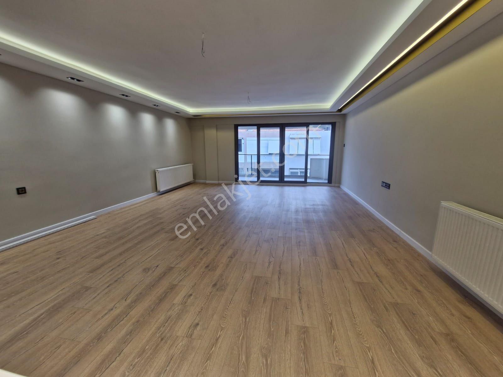 Göztepe Metro Karşı Sokağında Lüks Dekorlu Çift Cepheli 3+1 135m2 Ferah Daire - Görsel 2