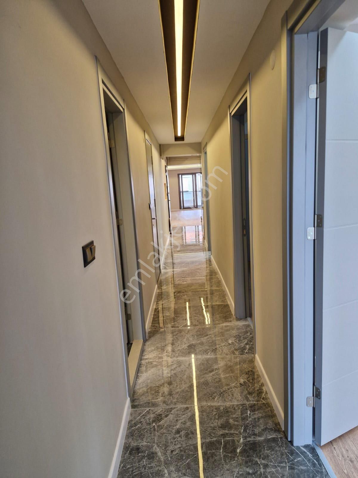 Göztepe Metro Karşı Sokağında Lüks Dekorlu Çift Cepheli 3+1 135m2 Ferah Daire - Görsel 16