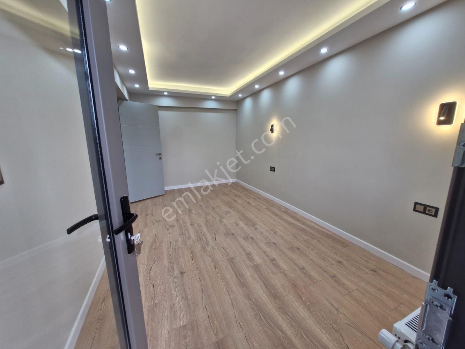 Göztepe Metro Karşı Sokağında Lüks Dekorlu Çift Cepheli 3+1 135m2 Ferah Daire - Görsel 13