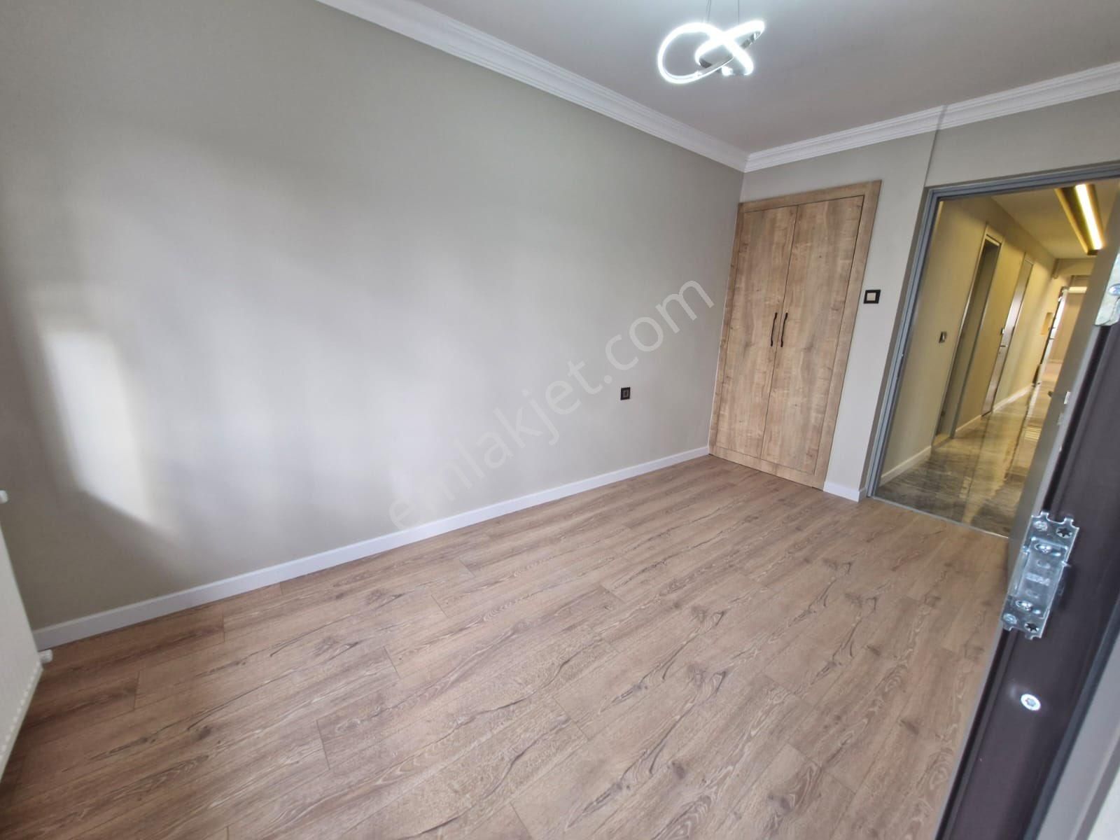 Göztepe Metro Karşı Sokağında Lüks Dekorlu Çift Cepheli 3+1 135m2 Ferah Daire - Görsel 14