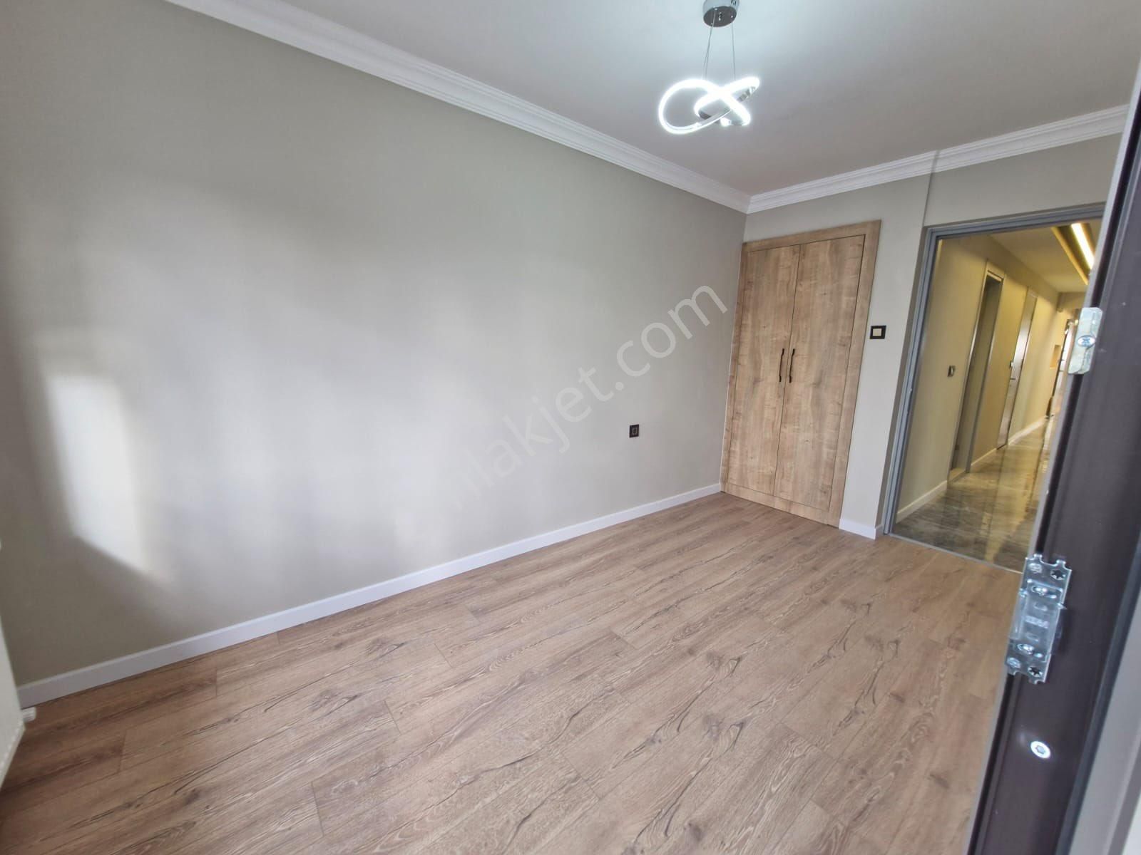 Göztepe Metro Karşı Sokağında Lüks Dekorlu Çift Cepheli 3+1 135m2 Ferah Daire - Görsel 15