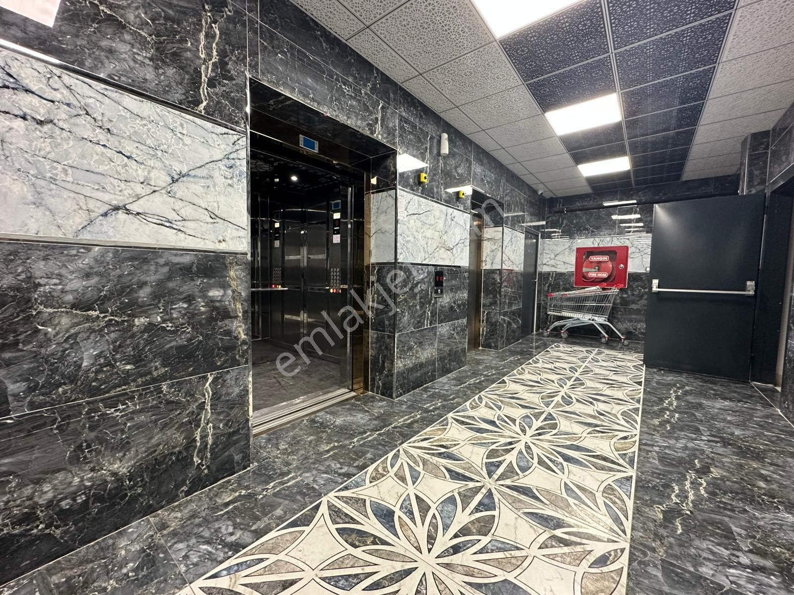 Ufuk Kılıç Emlak'tan Lüks Site'de Giyinme Odalı Teras Balkonlu 4+1 Sıfır Daire - Görsel 35