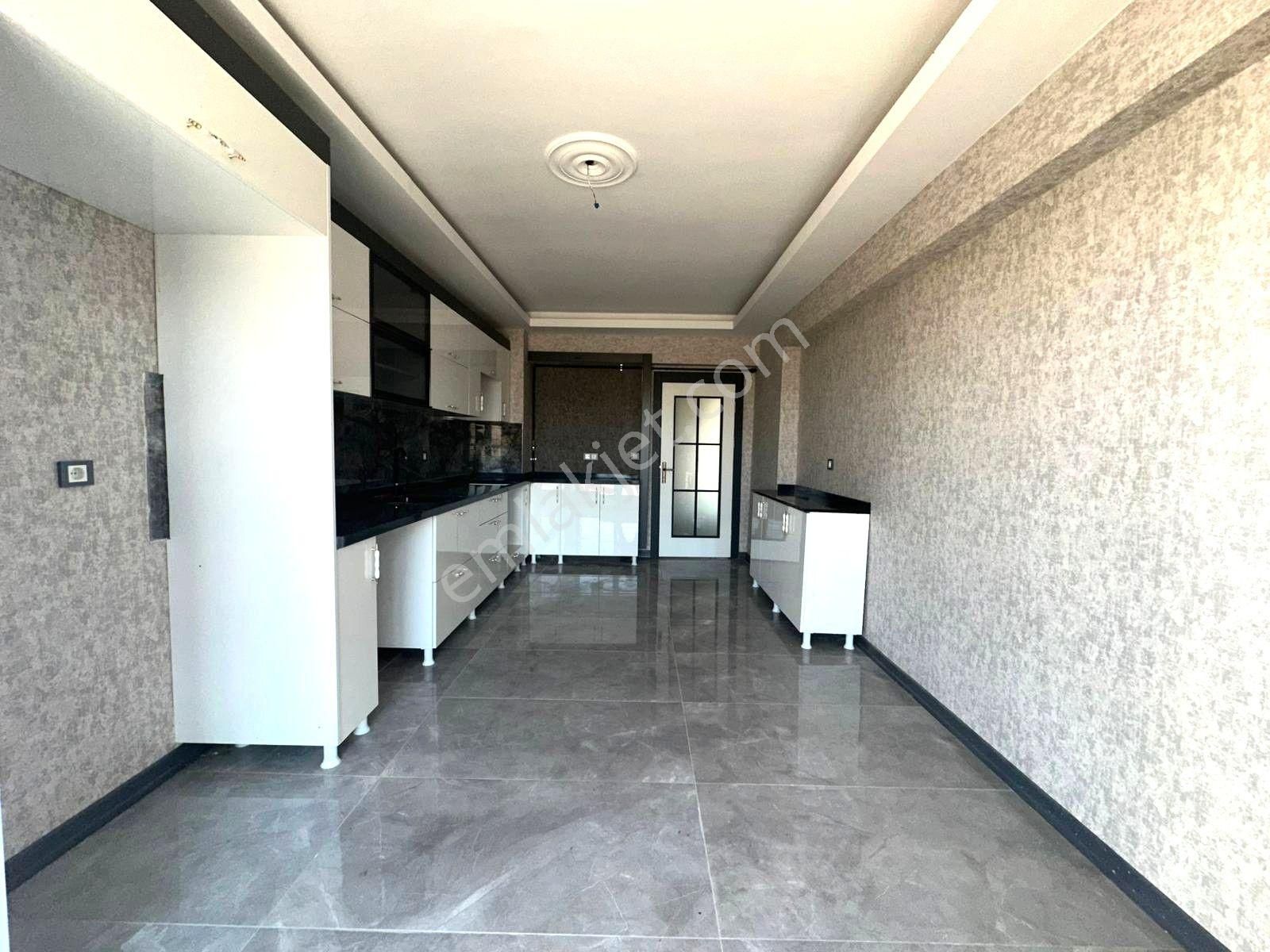 Ufuk Kılıç Emlak'tan Lüks Site'de Giyinme Odalı Teras Balkonlu 4+1 Sıfır Daire - Görsel 3