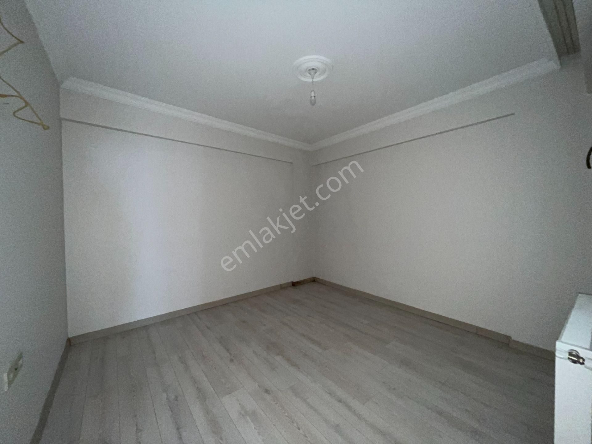 Gümüşpala'da Doğalgazlı, Ankastreli Ve Vestiyerli 2+1 Kiralık Daire - Görsel 22