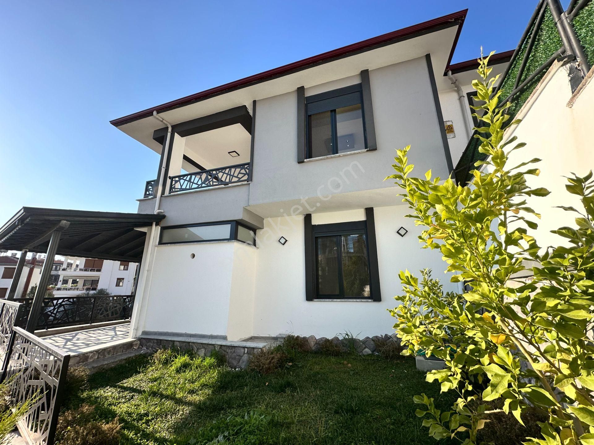 Mera Emlaktan Altınolukta Körfez Manzaralı 4+1 220m Villa - Görsel 4