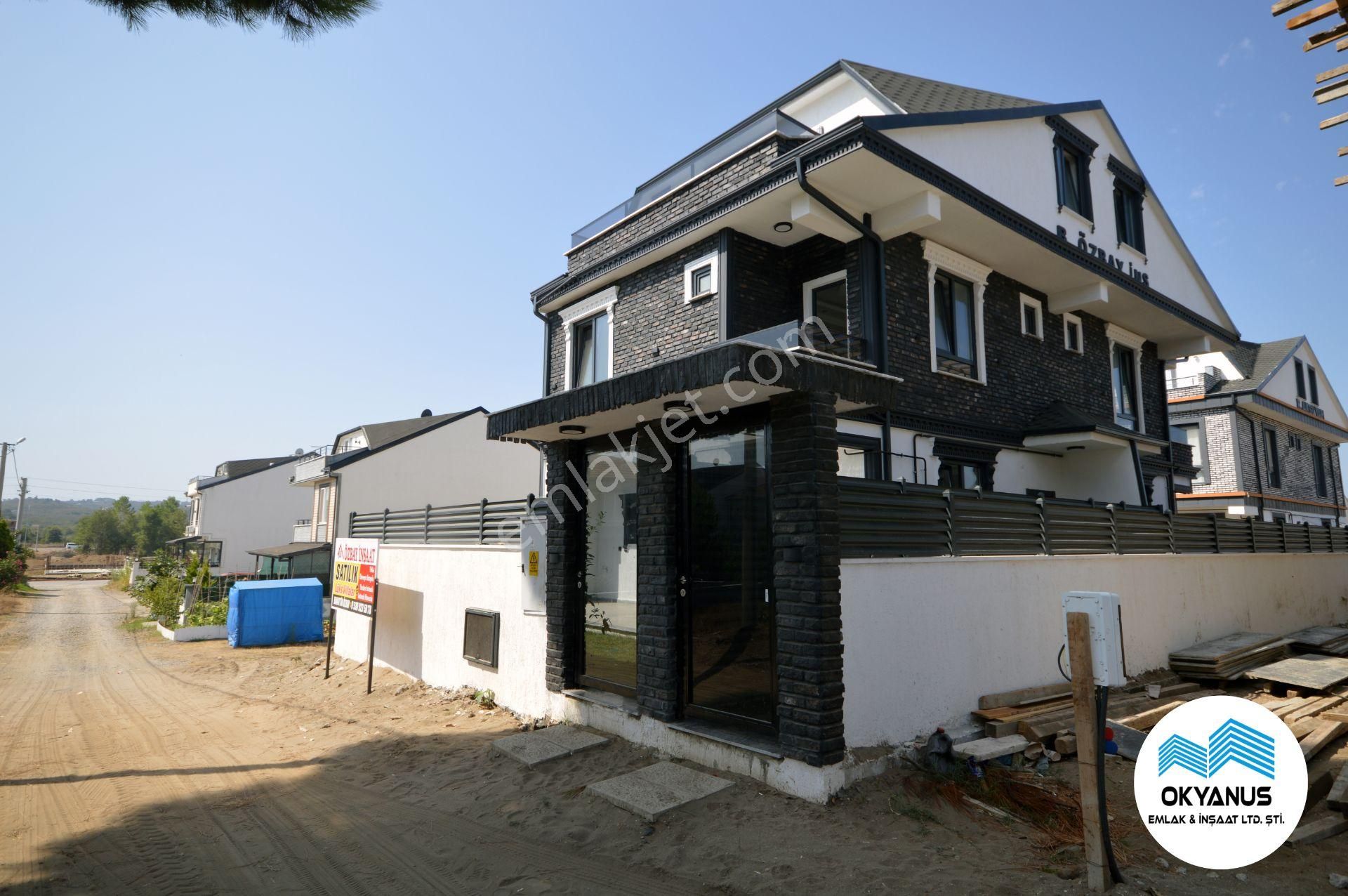 Sakarya Kocaali De Ön Cephe, Bahçeli Ve Deniz Manzaralı 3+1 Villa