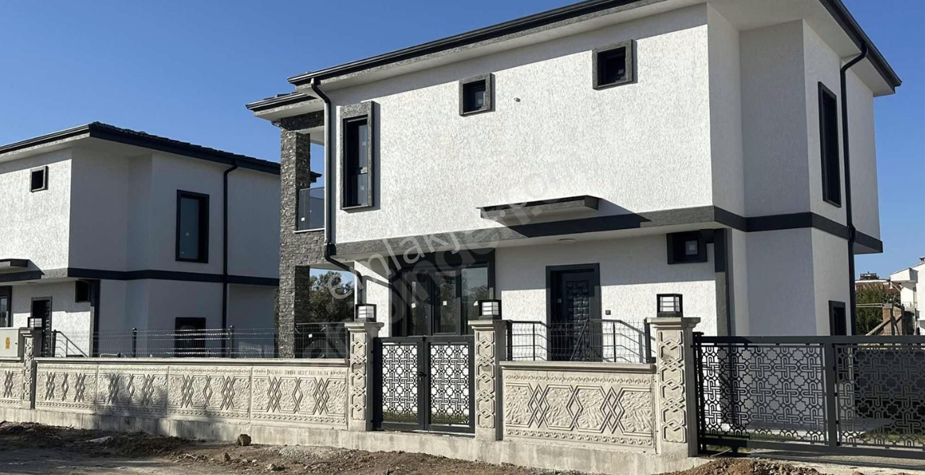 Balıkesir Gömec Sahilde Satılık Villa.