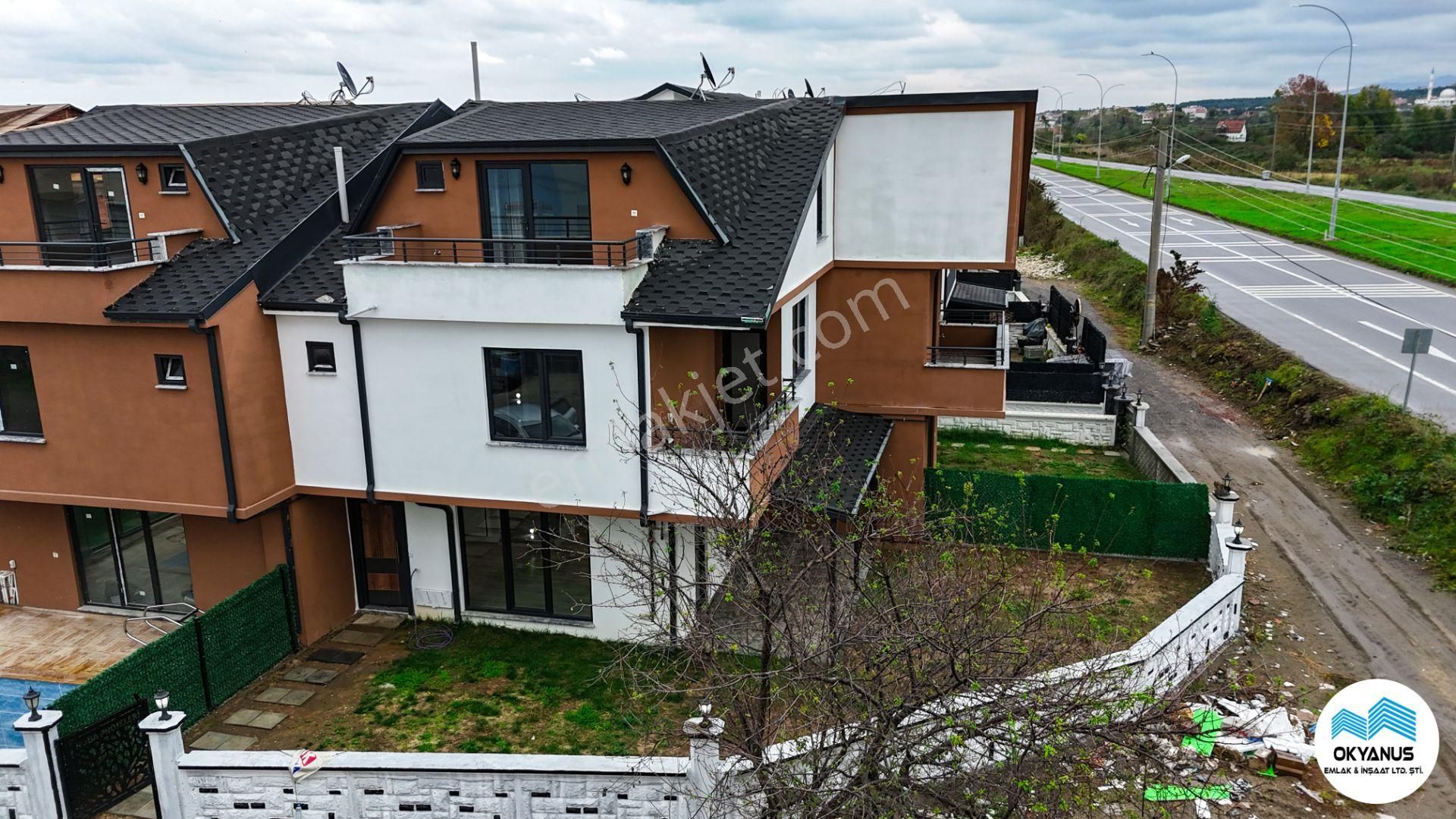 Sakarya Kocaali De Hem Villa Hem Arsa Köşe Parselde 3+1