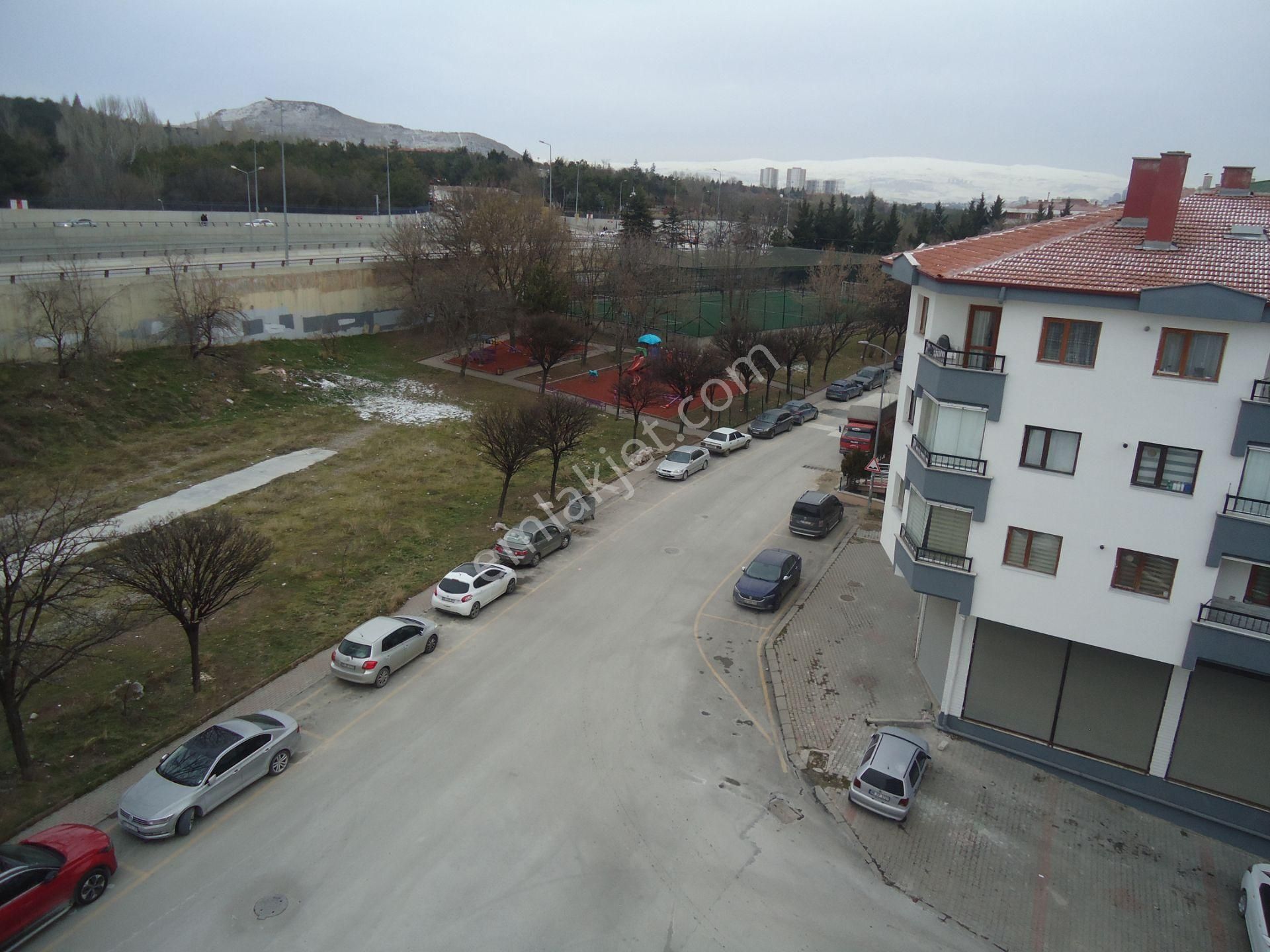 Krc'den Merkezi Konumda Asansörlü Satılık 3+1 Dublex Daire - Görsel 18