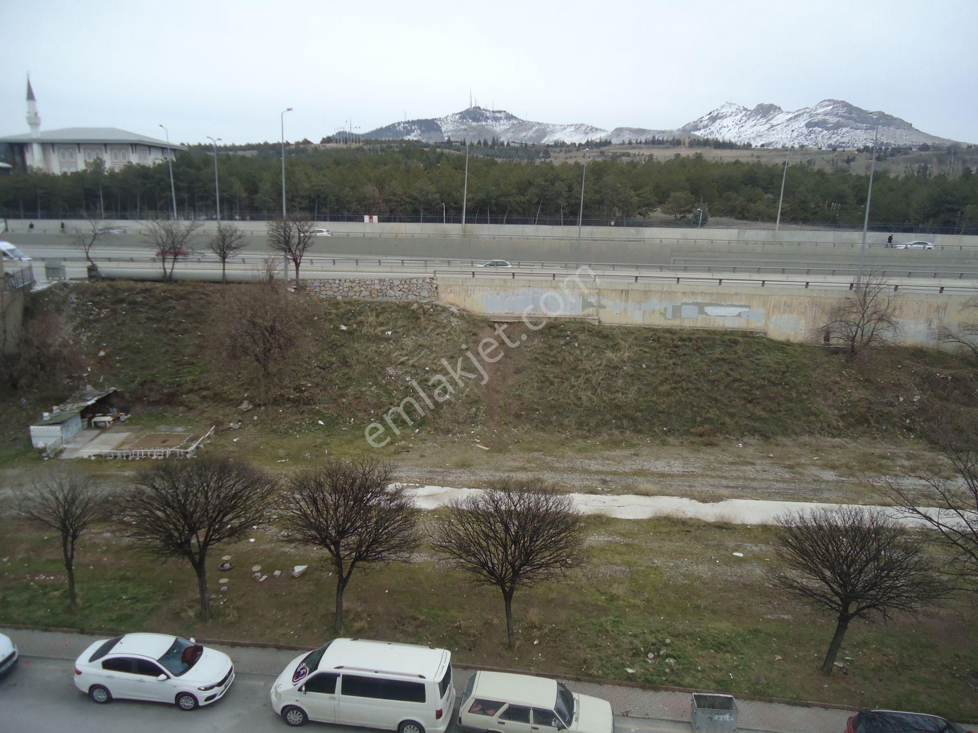 Krc'den Merkezi Konumda Asansörlü Satılık 3+1 Dublex Daire - Görsel 19