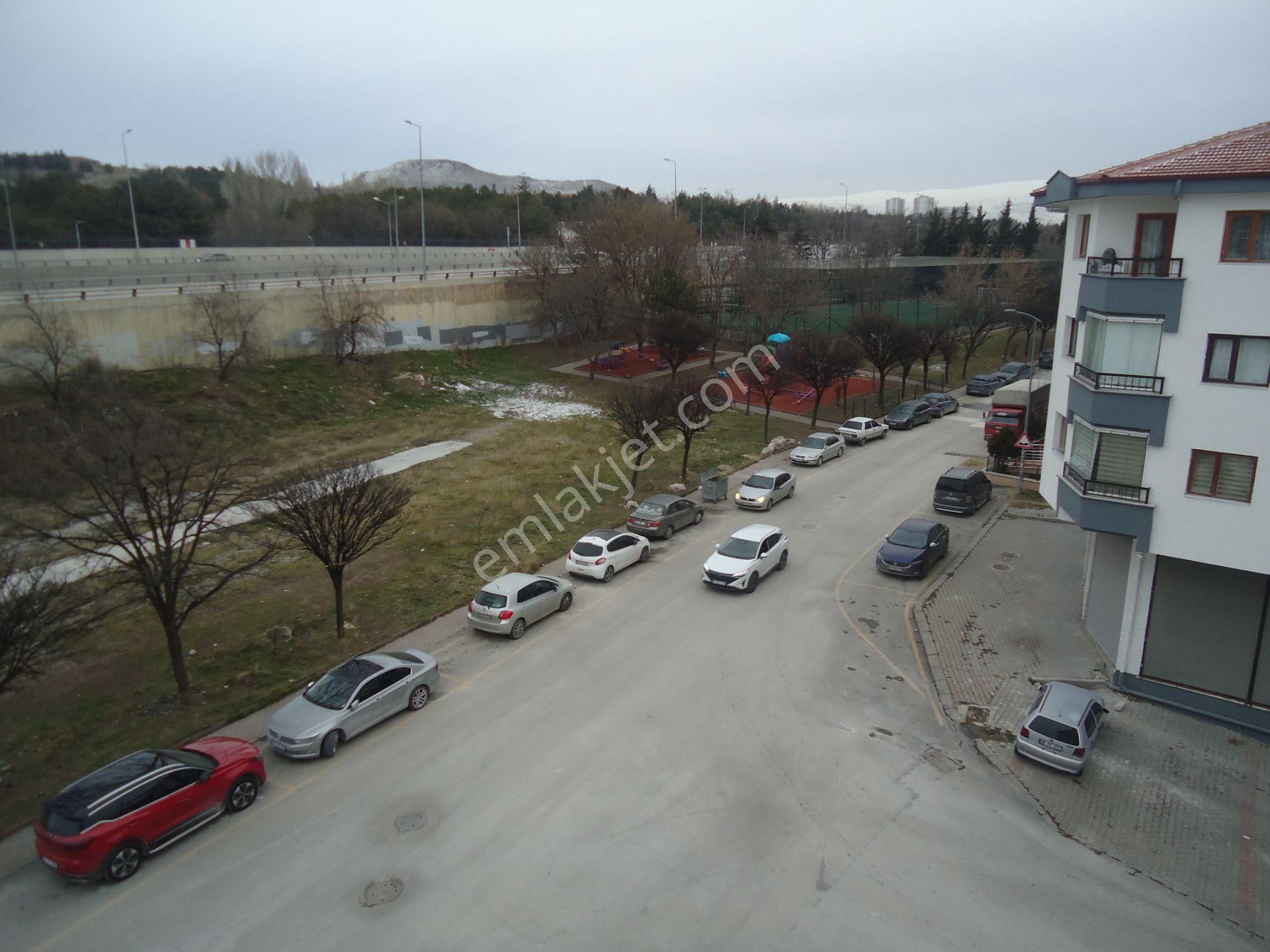 Krc'den Merkezi Konumda Asansörlü Satılık 3+1 Dublex Daire - Görsel 21