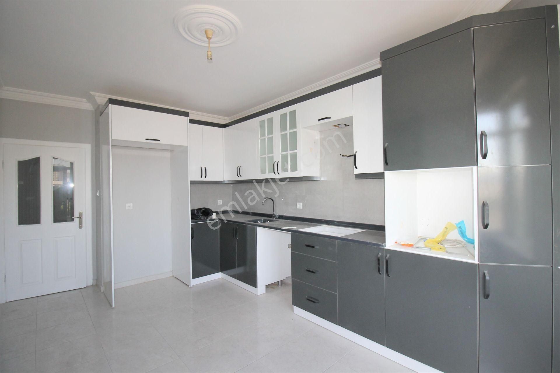 Retro’dan Sayapark Civarı Doğalgazlı Site İçi B.mutfak Kiralık 3+1 - Görsel 3