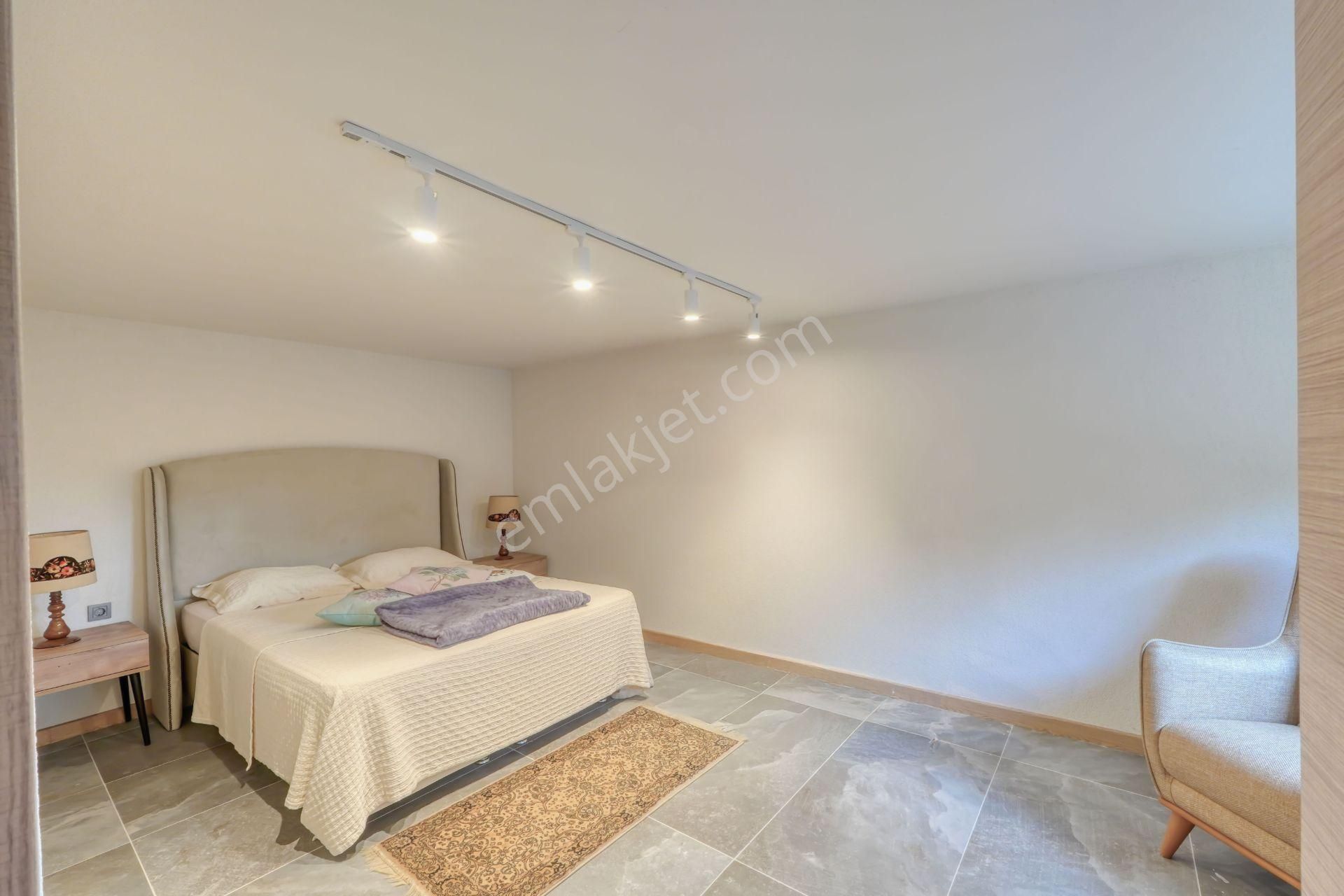 Süper Fiyat Çamkentte Deniz Manzaralı Sıfırdan Renove Müstakil - Görsel 18