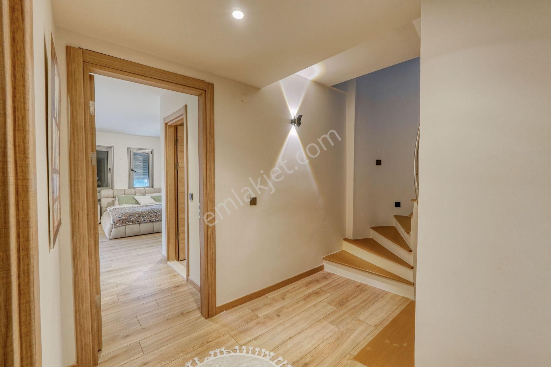 Süper Fiyat Çamkentte Deniz Manzaralı Sıfırdan Renove Müstakil - Görsel 23