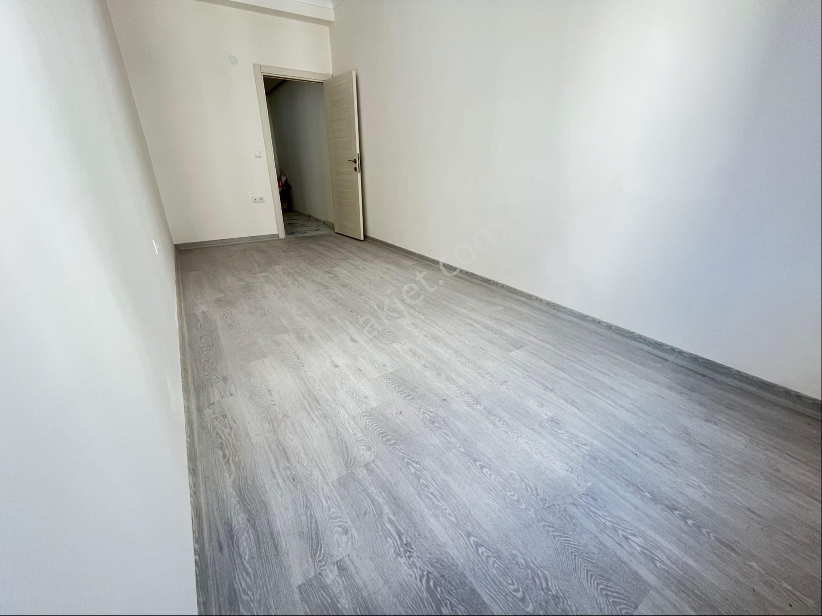 İmren Gayrimenkulden Satılık Sefaköy Merkezde 2+1 Sıfır Arakat Metrobüsün Dibinde - Görsel 32