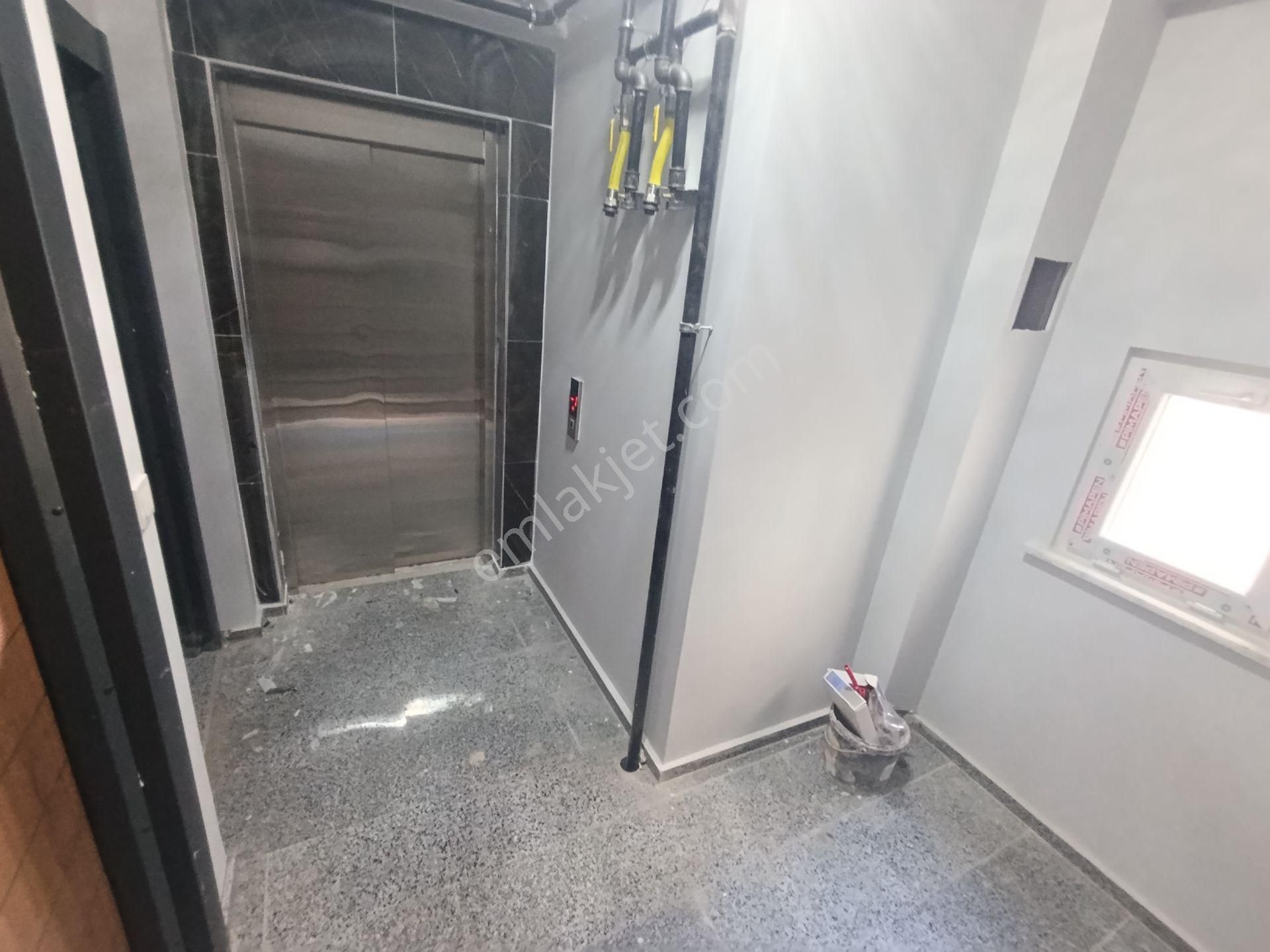 Pendik Esenyalıda Satılık 2+1 Asansör Otoparklı Ana Cadde Üstü Lüks Daire - Görsel 31