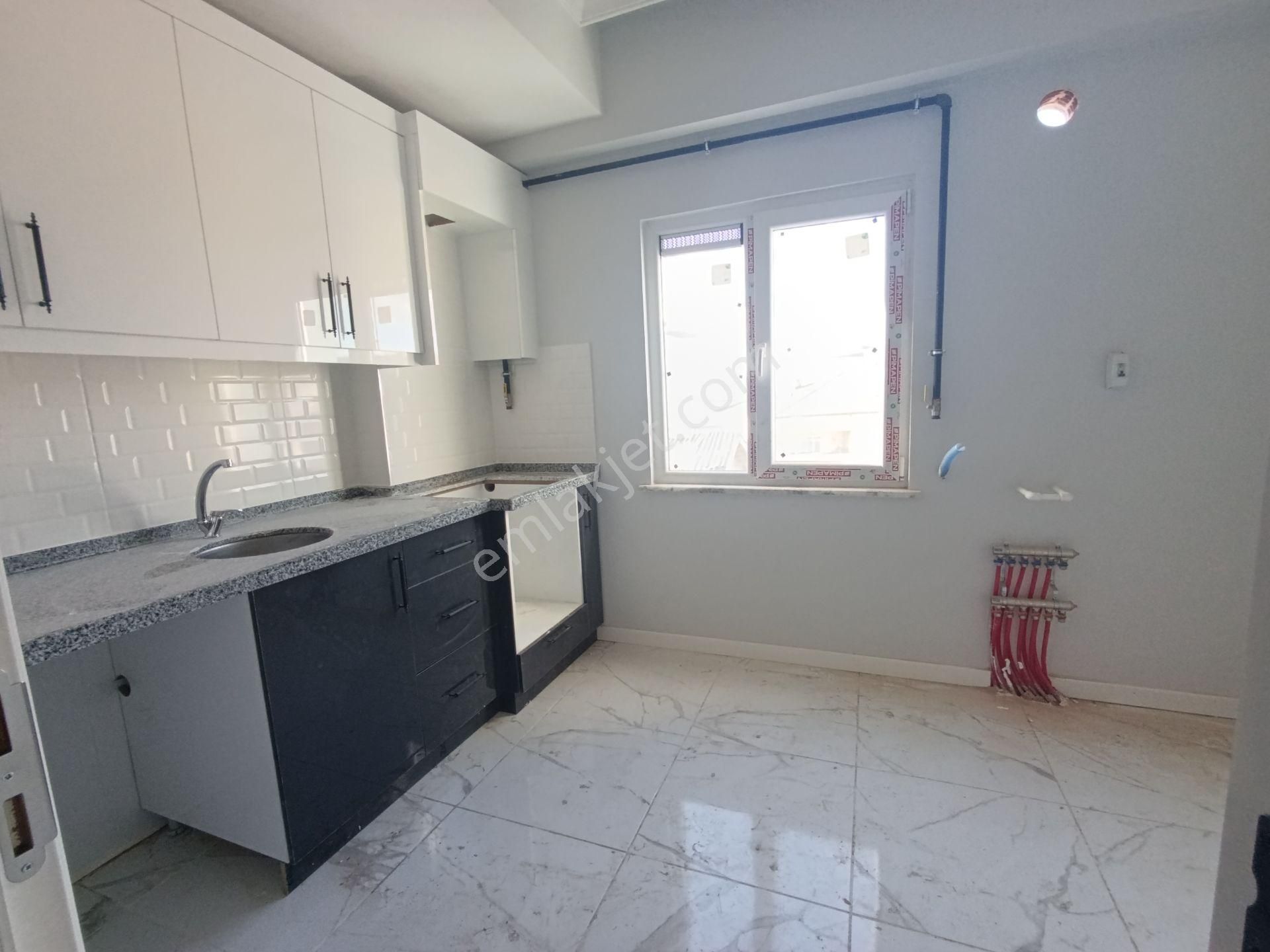 Pendik Esenyalıda Satılık 2+1 Asansör Otoparklı Ana Cadde Üstü Lüks Daire - Görsel 23