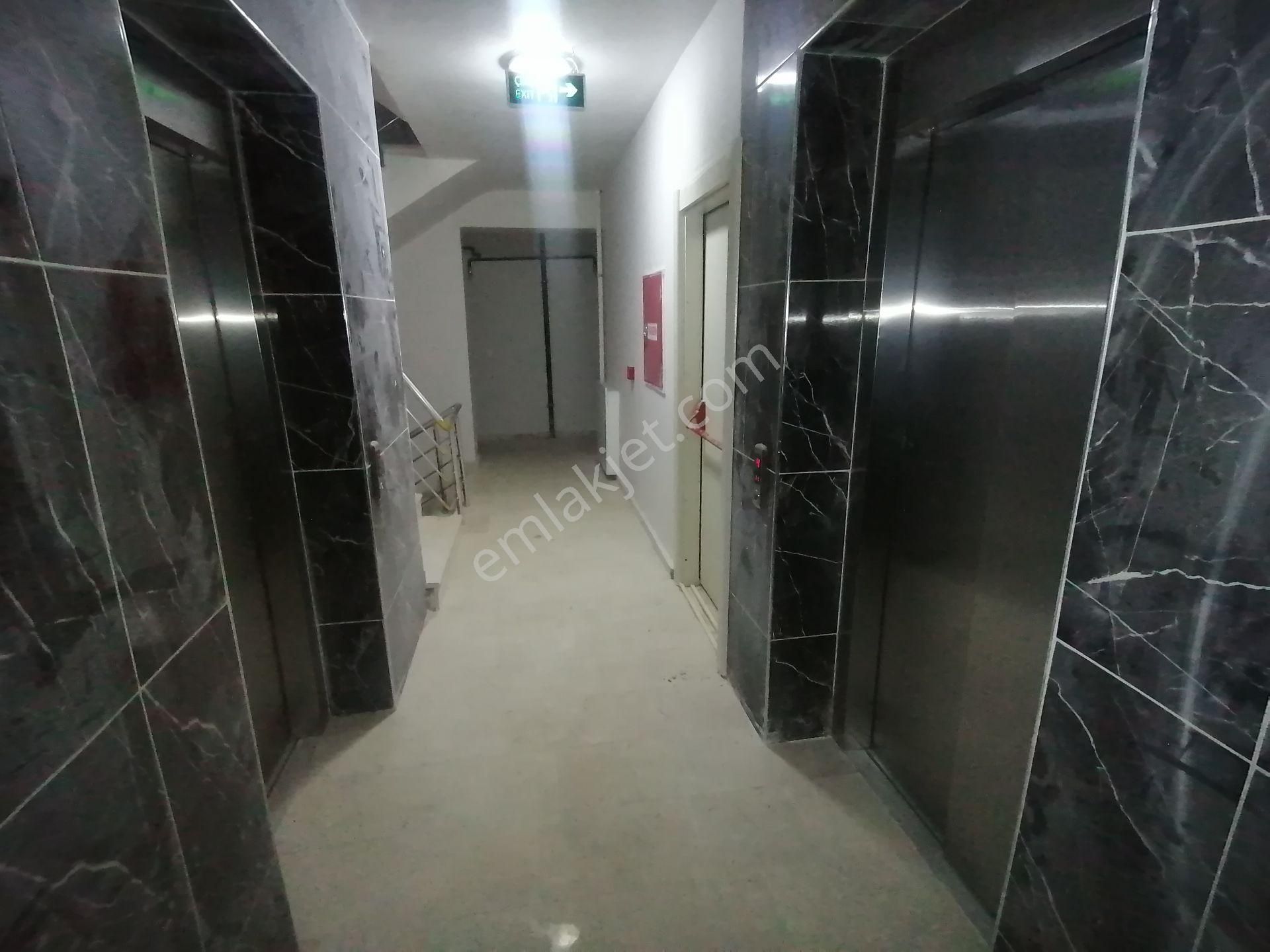 Tuzla Postane"de Satılık 2+1 Asansör Otoparklı Panjurlu Lüks Daire - Görsel 28