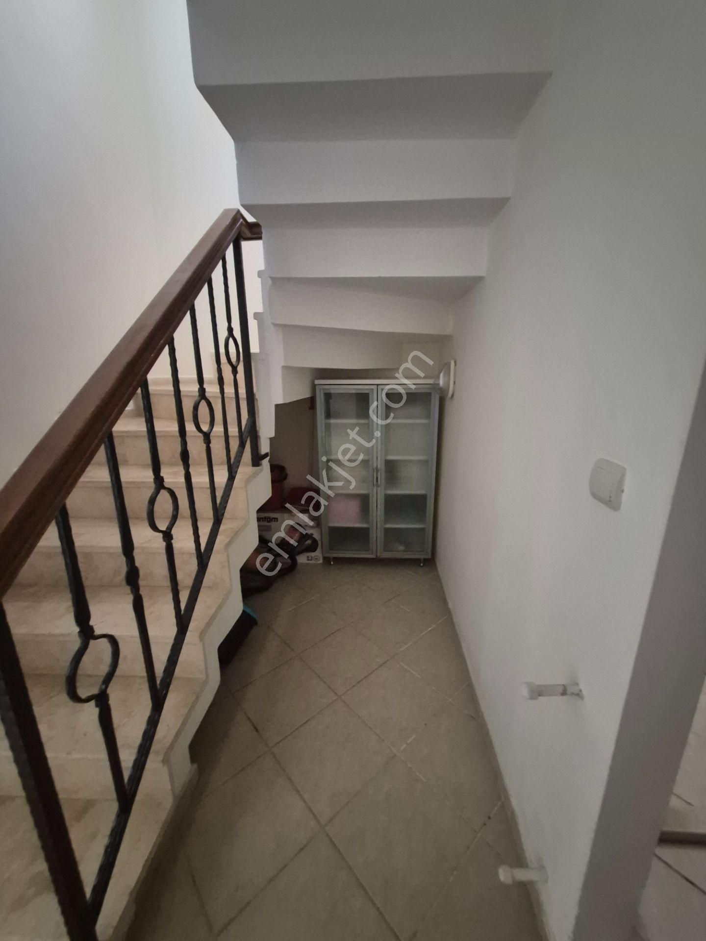 Turgutreis Bahçelievler Mahallesinde Yüzme Havuzlu Site İçerisinde Full Eşyalı Kiralık Tripleks - Görsel 8