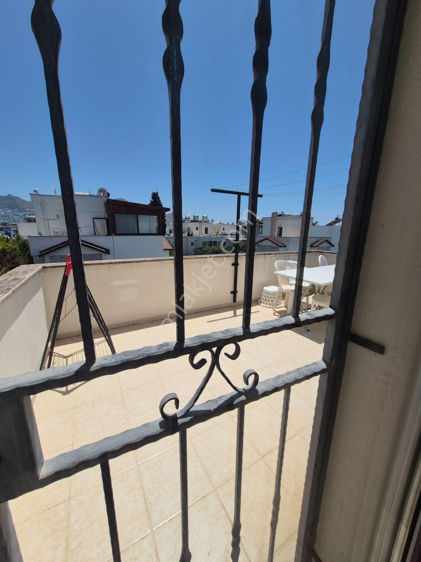 Turgutreis Bahçelievler Mahallesinde Yüzme Havuzlu Site İçerisinde Full Eşyalı Kiralık Tripleks - Görsel 22