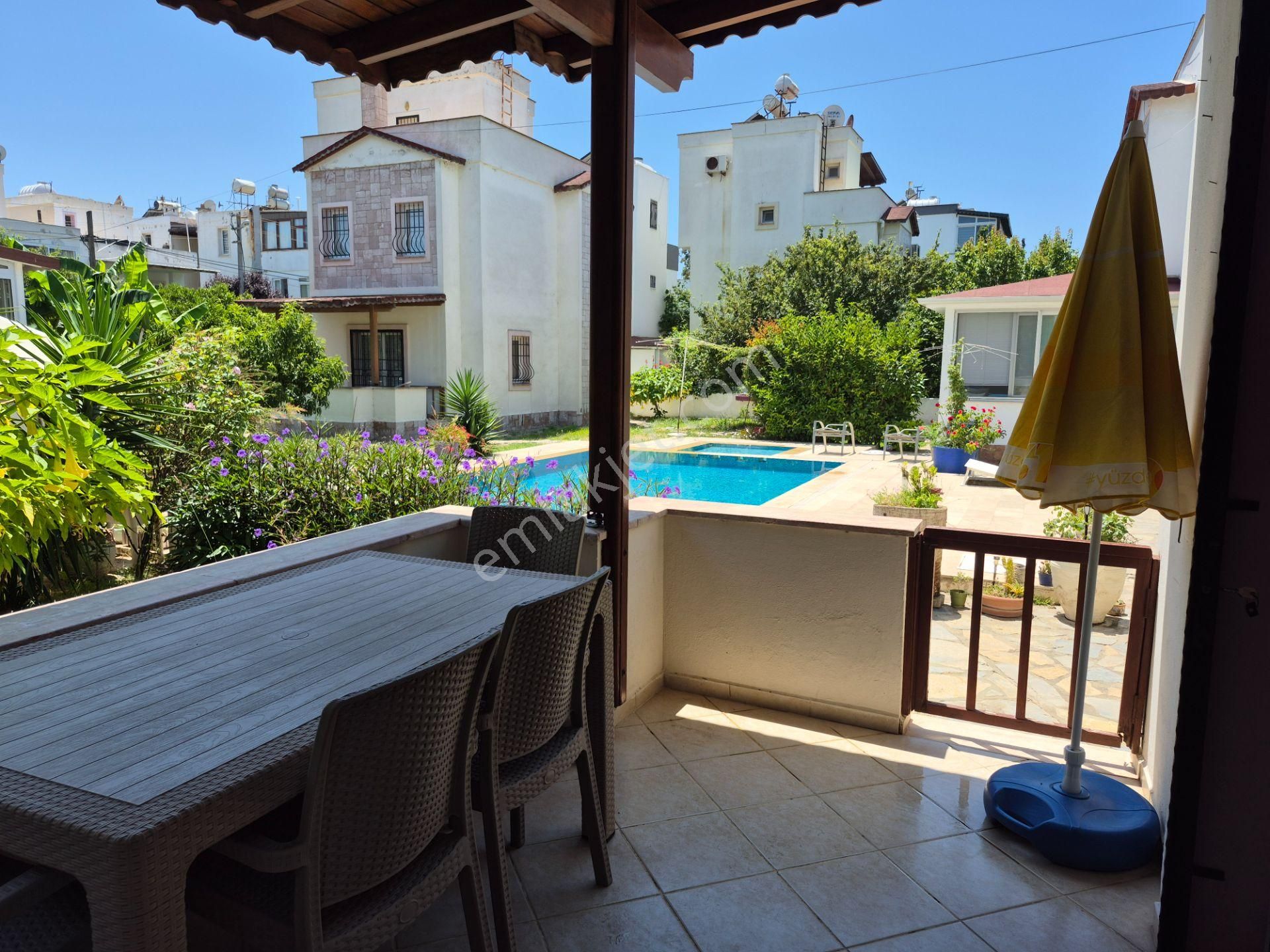 Turgutreis Bahçelievler Mahallesinde Yüzme Havuzlu Site İçerisinde Full Eşyalı Kiralık Tripleks - Görsel 29