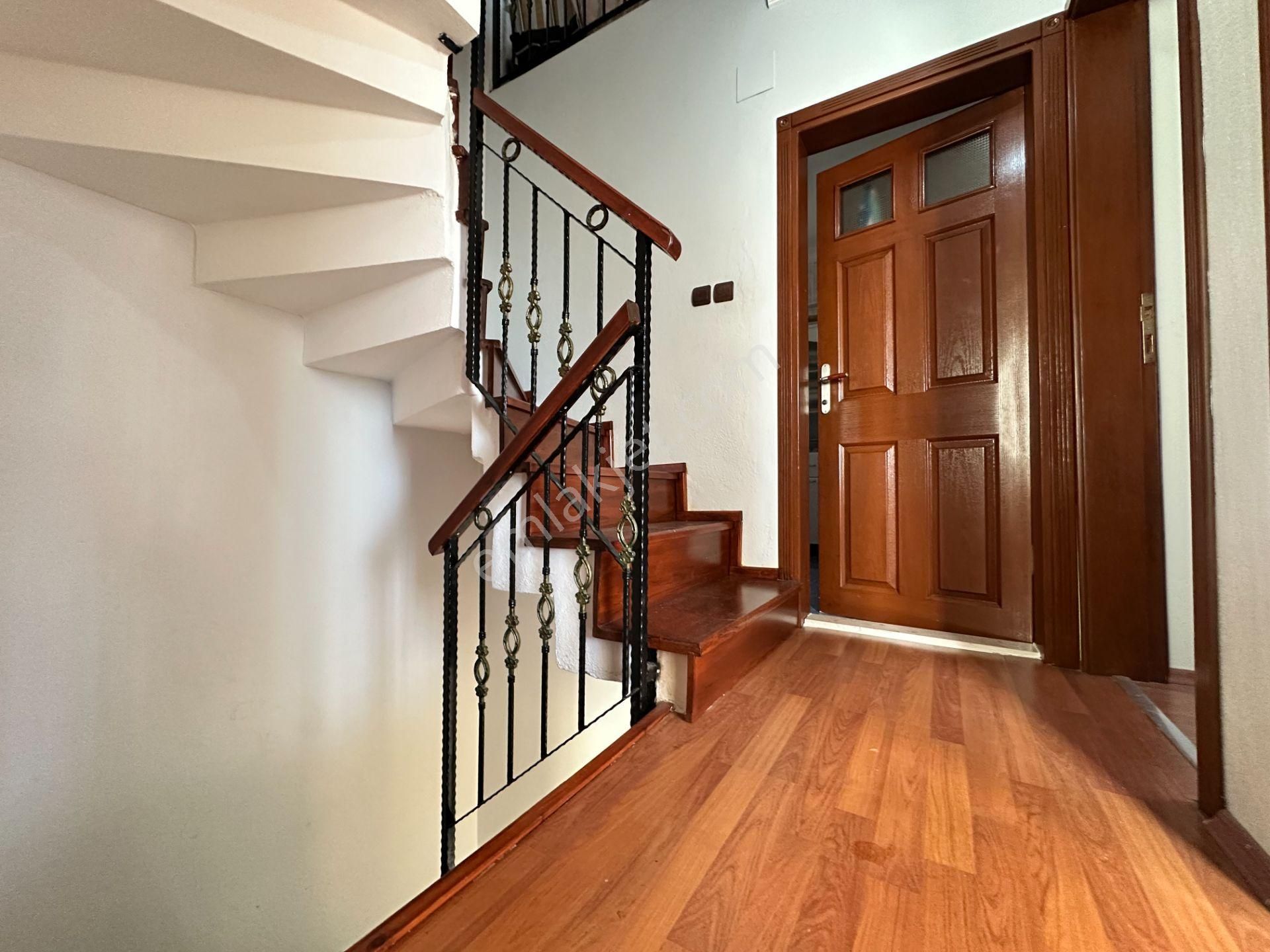 Mera Emlaktan Avcılar’da Deniz Manzaralı Eşyalı 4+2 Villa - Görsel 11