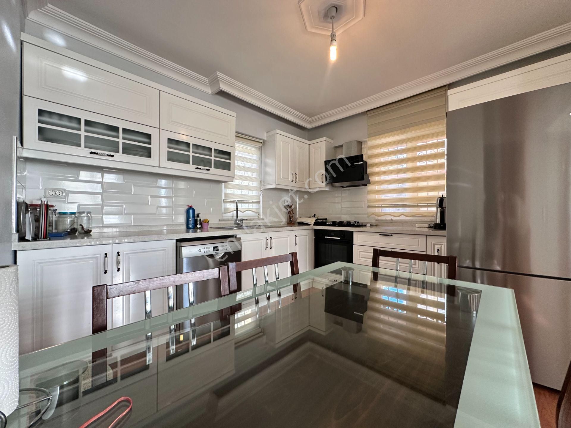 Mera Emlaktan Avcılar’da Deniz Manzaralı Eşyalı 4+2 Villa - Görsel 22