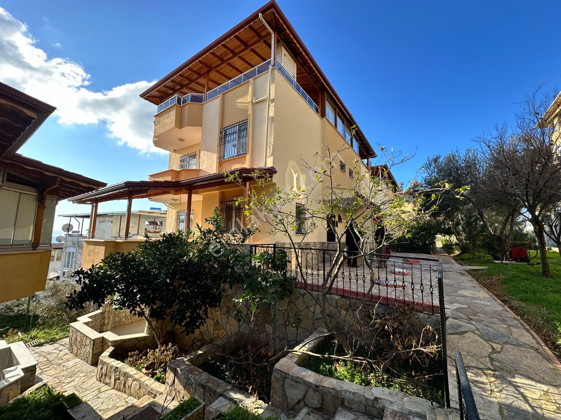 Mera Emlaktan Avcılar’da Deniz Manzaralı Eşyalı 4+2 Villa - Görsel 31