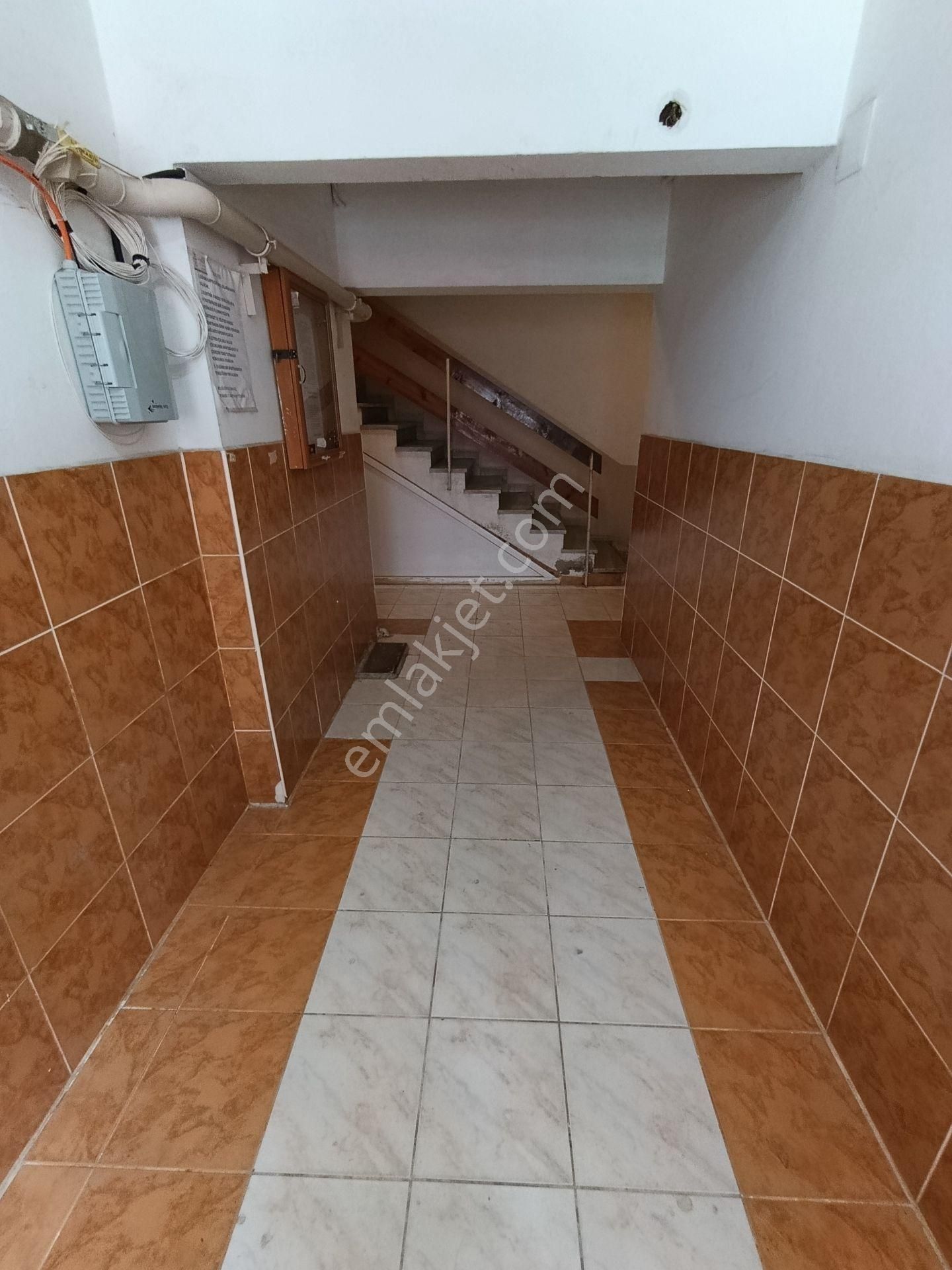 Boş Kiralık Daire !! Şanlı Emlaktan...çınarcık Taşliman Mh.'de / 1+1 / 75m2 / Doğalgazlı / 3.kat - Görsel 17