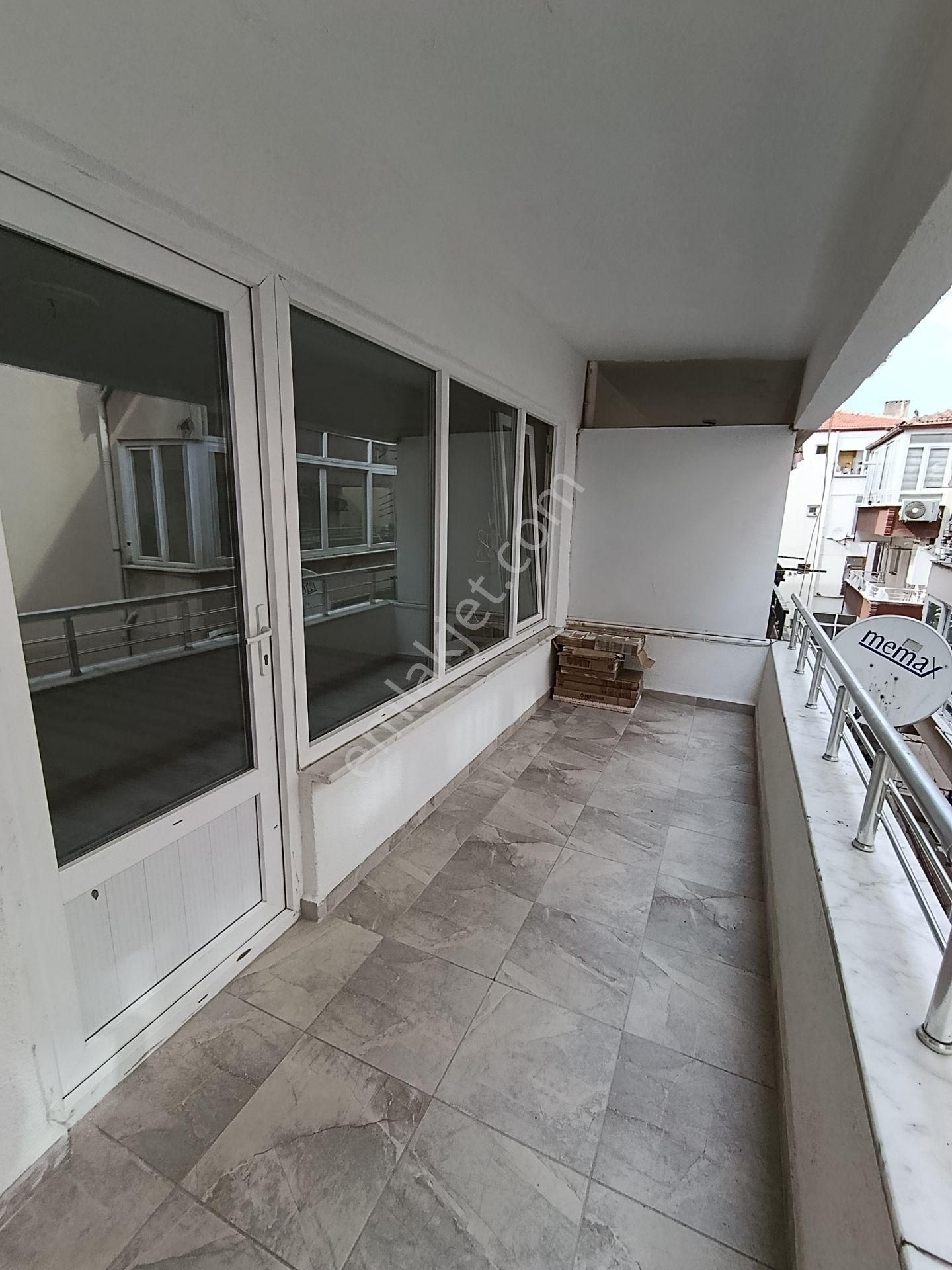 Boş Kiralık Daire !! Şanlı Emlaktan...çınarcık Taşliman Mh.'de / 1+1 / 75m2 / Doğalgazlı / 3.kat - Görsel 4