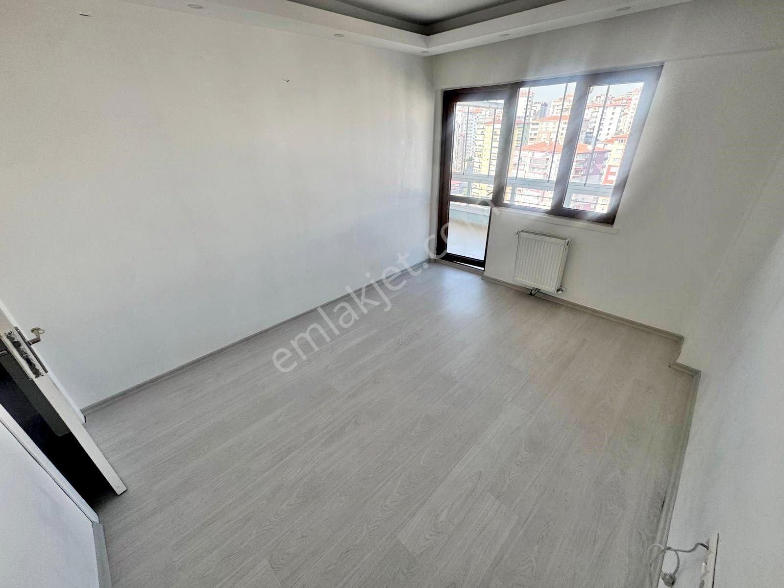 Gold Emlak'tan Cadde Üstünde Manzaralı Sitede Yüksek Katta Yapılı Acil Satılık 3+1 Daire - Görsel 16