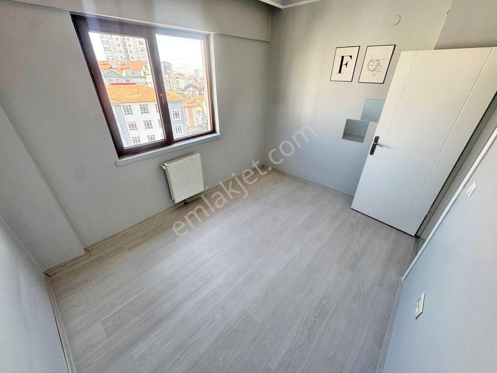 Gold Emlak'tan Cadde Üstünde Manzaralı Sitede Yüksek Katta Yapılı Acil Satılık 3+1 Daire - Görsel 20