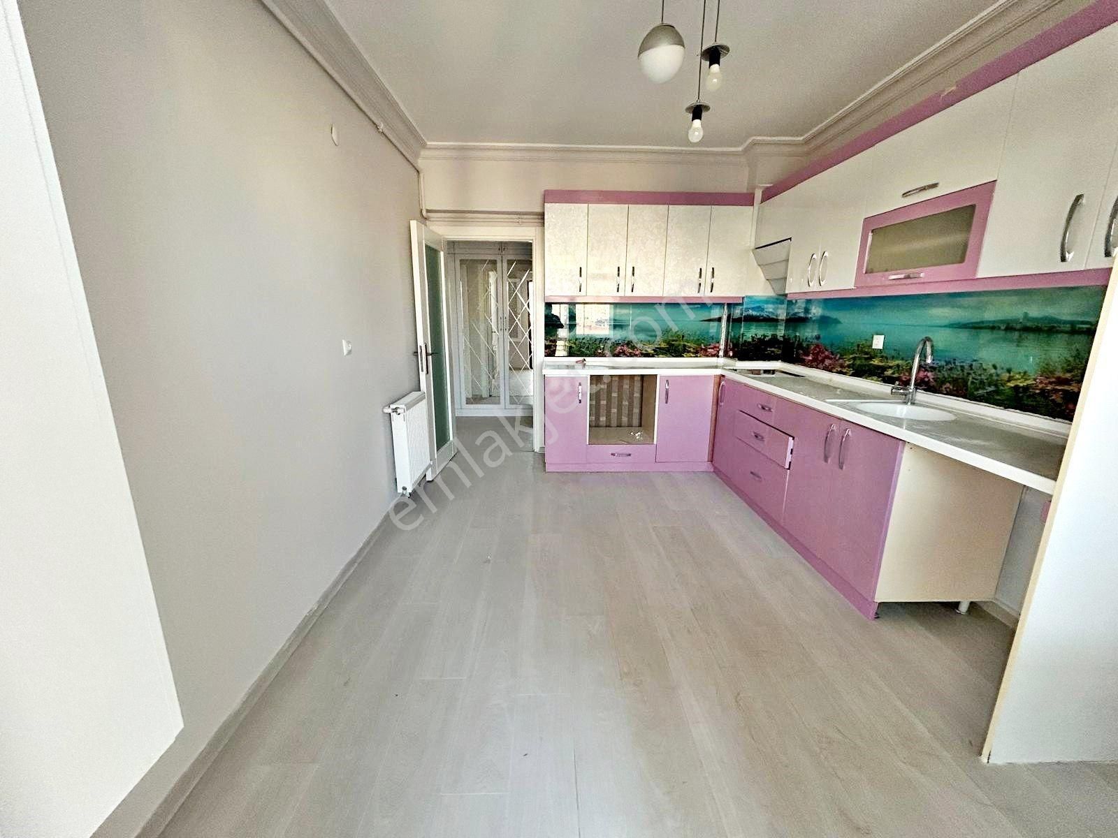 Gold Emlak'tan Cadde Üstünde Manzaralı Sitede Yüksek Katta Yapılı Acil Satılık 3+1 Daire - Görsel 10