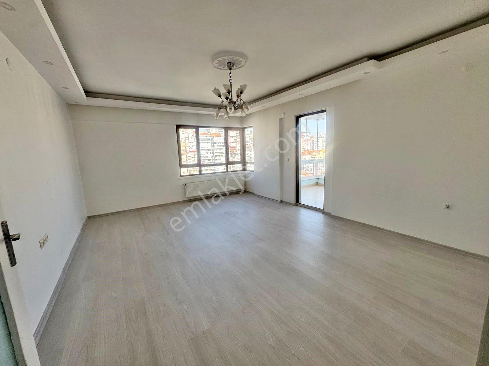 Gold Emlak'tan Cadde Üstünde Manzaralı Sitede Yüksek Katta Yapılı Acil Satılık 3+1 Daire - Görsel 5