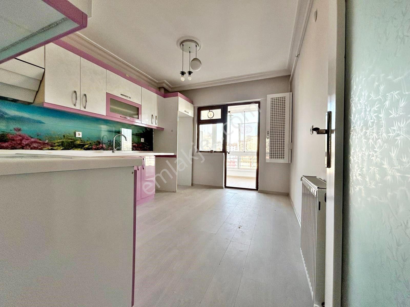 Gold Emlak'tan Cadde Üstünde Manzaralı Sitede Yüksek Katta Yapılı Acil Satılık 3+1 Daire - Görsel 9