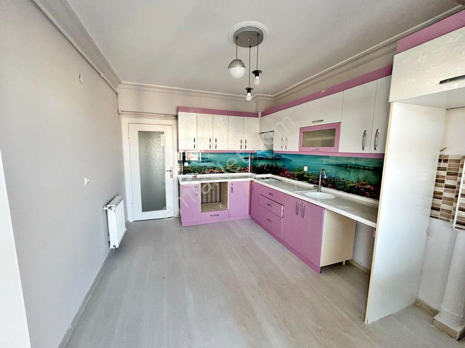 Gold Emlak'tan Cadde Üstünde Manzaralı Sitede Yüksek Katta Yapılı Acil Satılık 3+1 Daire - Görsel 14