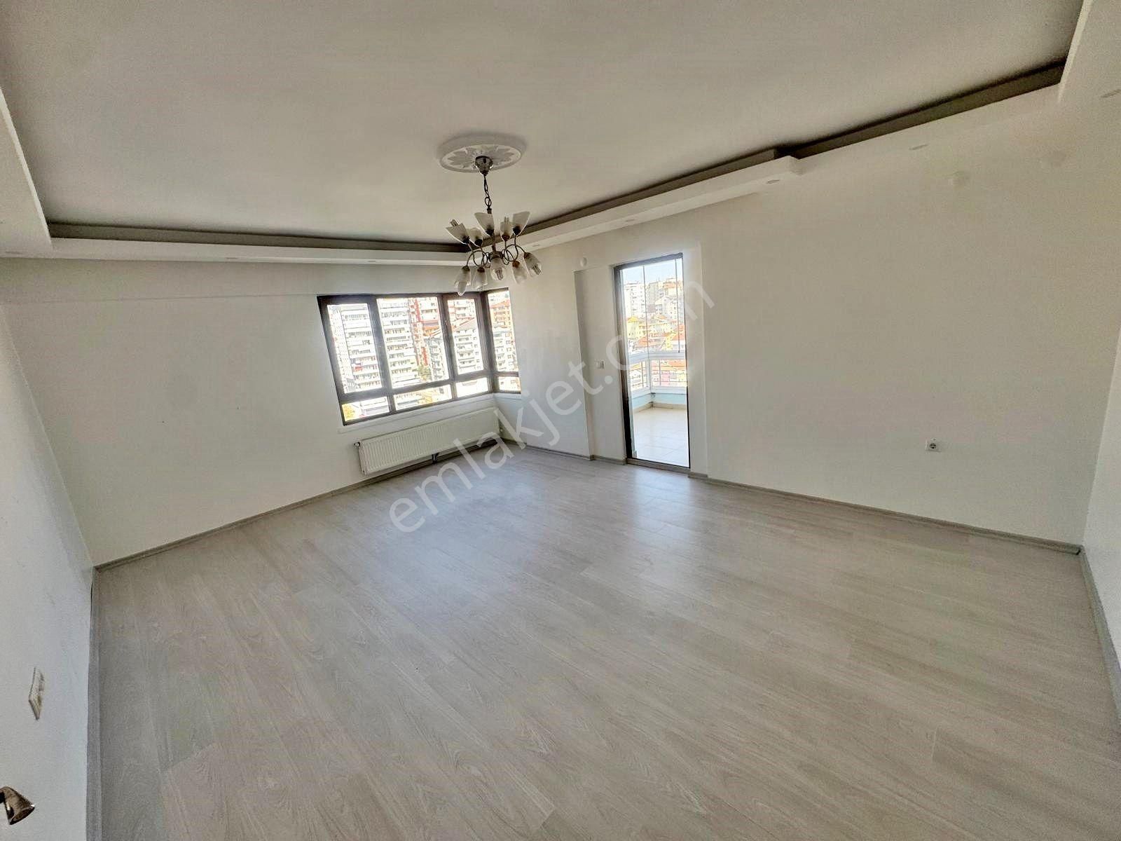 Gold Emlak'tan Cadde Üstünde Manzaralı Sitede Yüksek Katta Yapılı Acil Satılık 3+1 Daire - Görsel 6