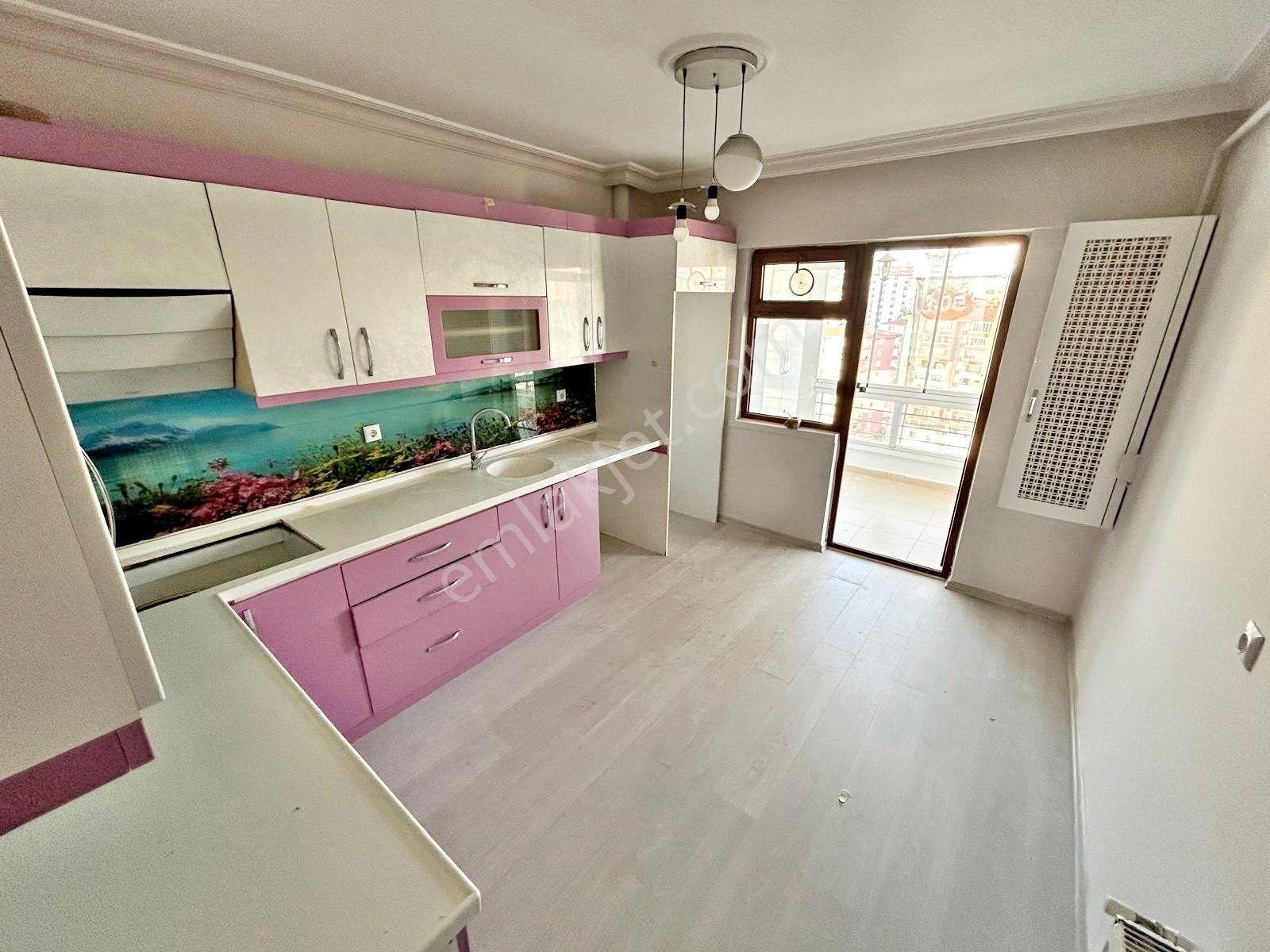 Gold Emlak'tan Cadde Üstünde Manzaralı Sitede Yüksek Katta Yapılı Acil Satılık 3+1 Daire - Görsel 13