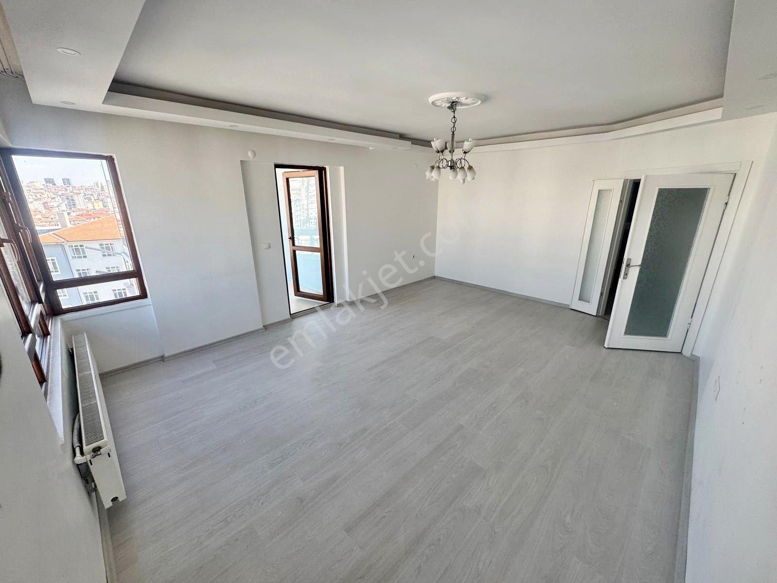 Gold Emlak'tan Cadde Üstünde Manzaralı Sitede Yüksek Katta Yapılı Acil Satılık 3+1 Daire - Görsel 2