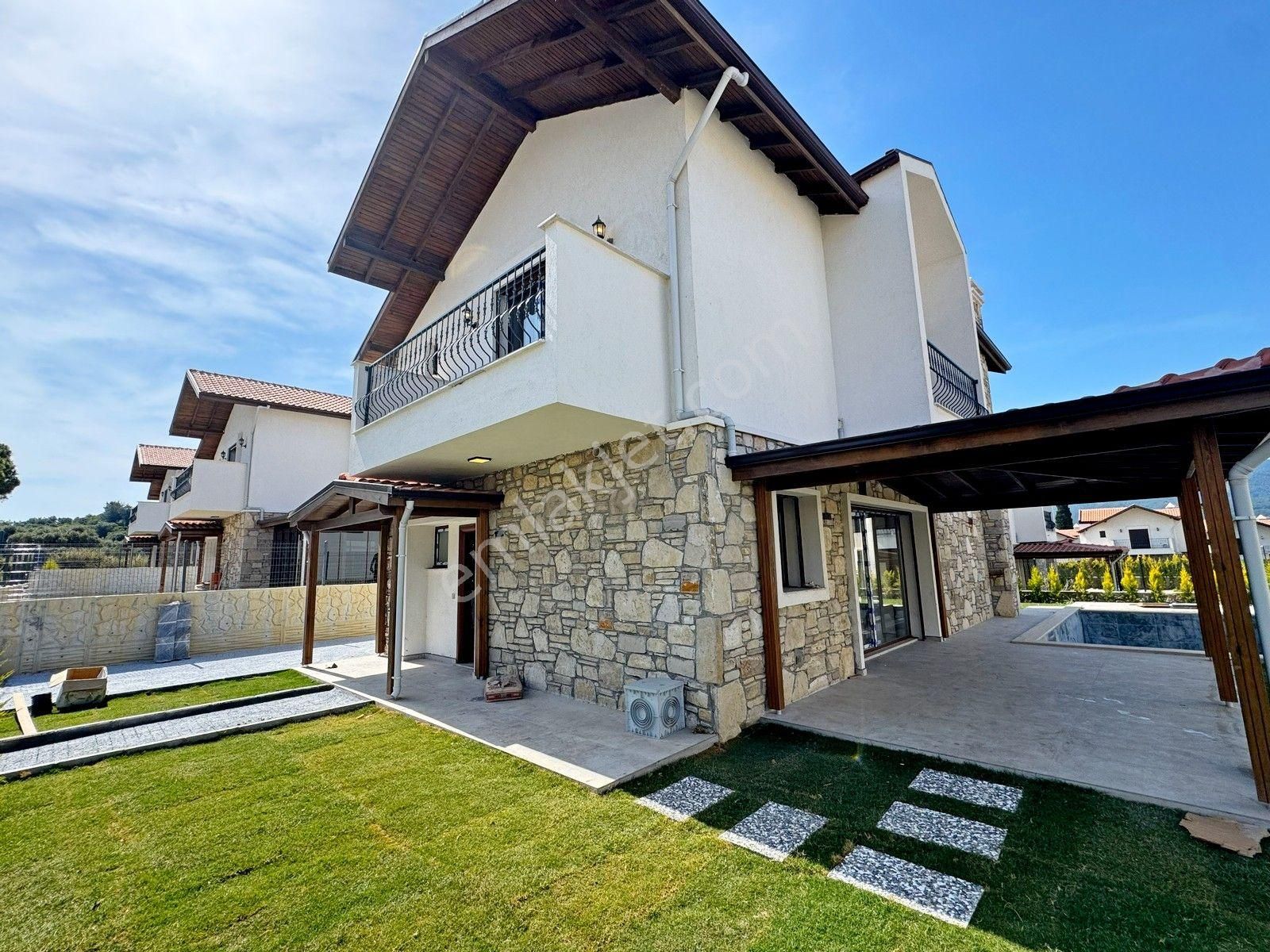 Satılık Tek Müstakil Özel Havuzlu 3+1 Müstakil Villa - Görsel 3