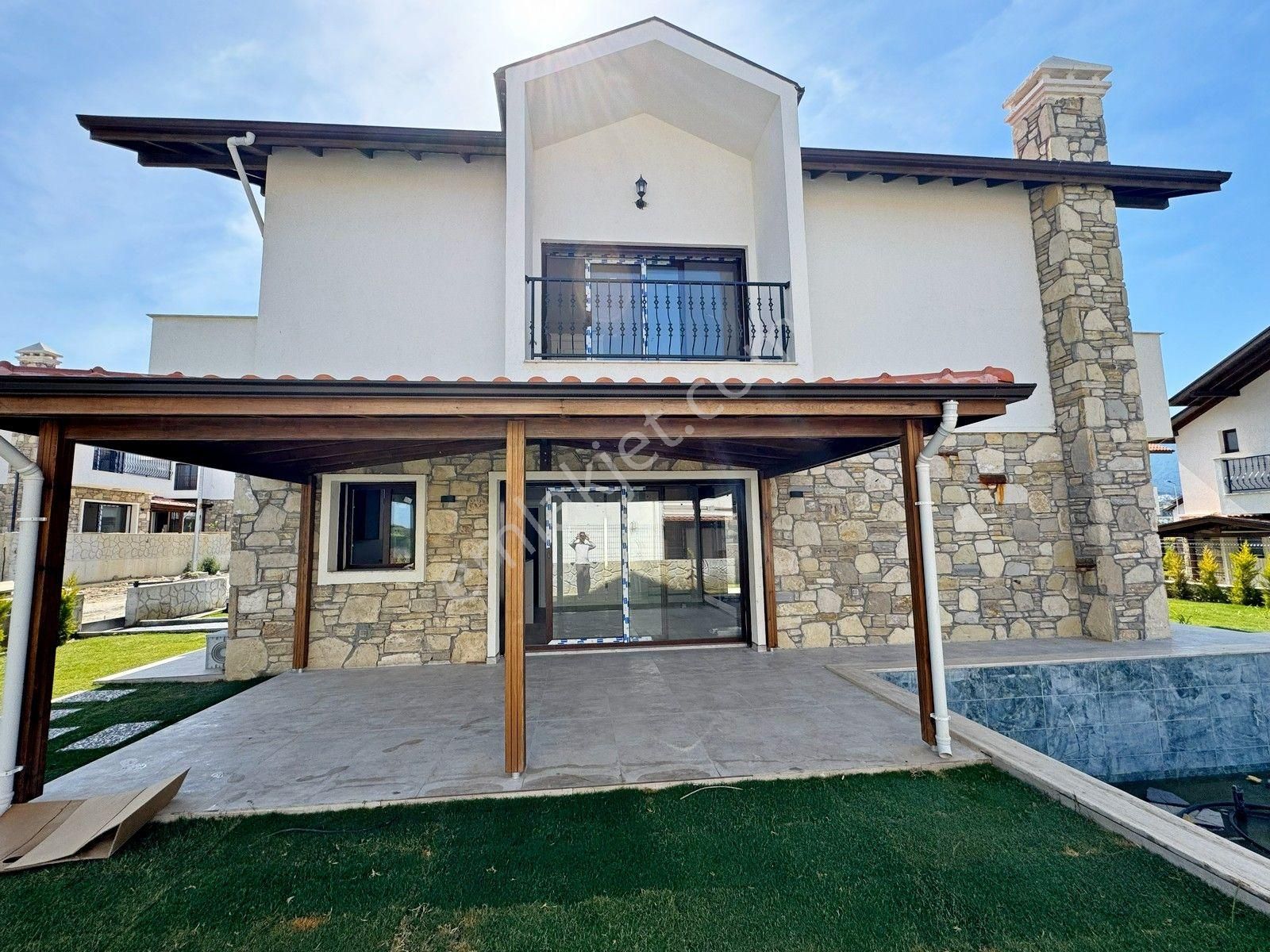 Satılık Tek Müstakil Özel Havuzlu 3+1 Müstakil Villa - Görsel 15