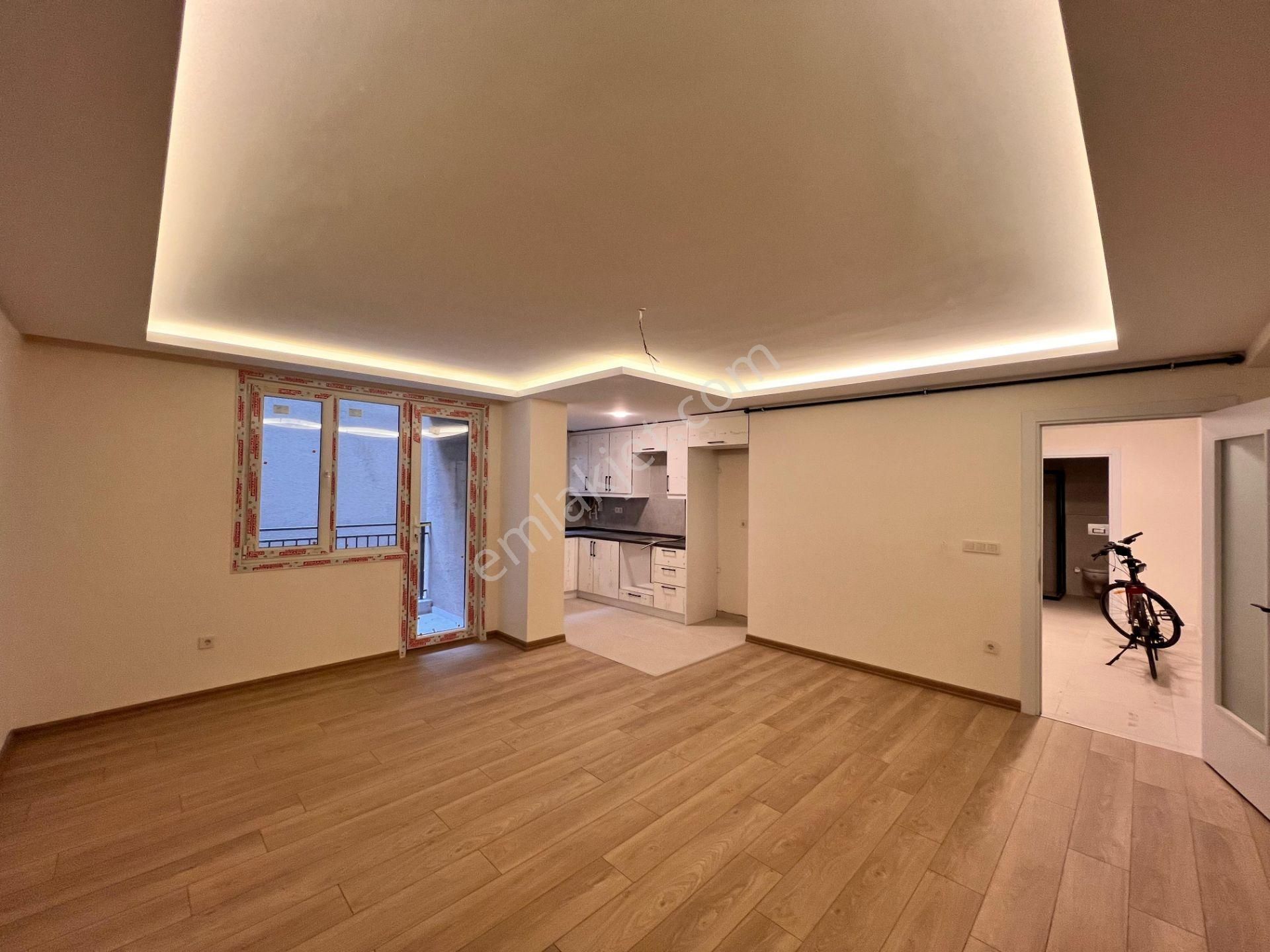 Küçükyalı'da Marmaraya Yakın Lüks Ve Geniş 2+1