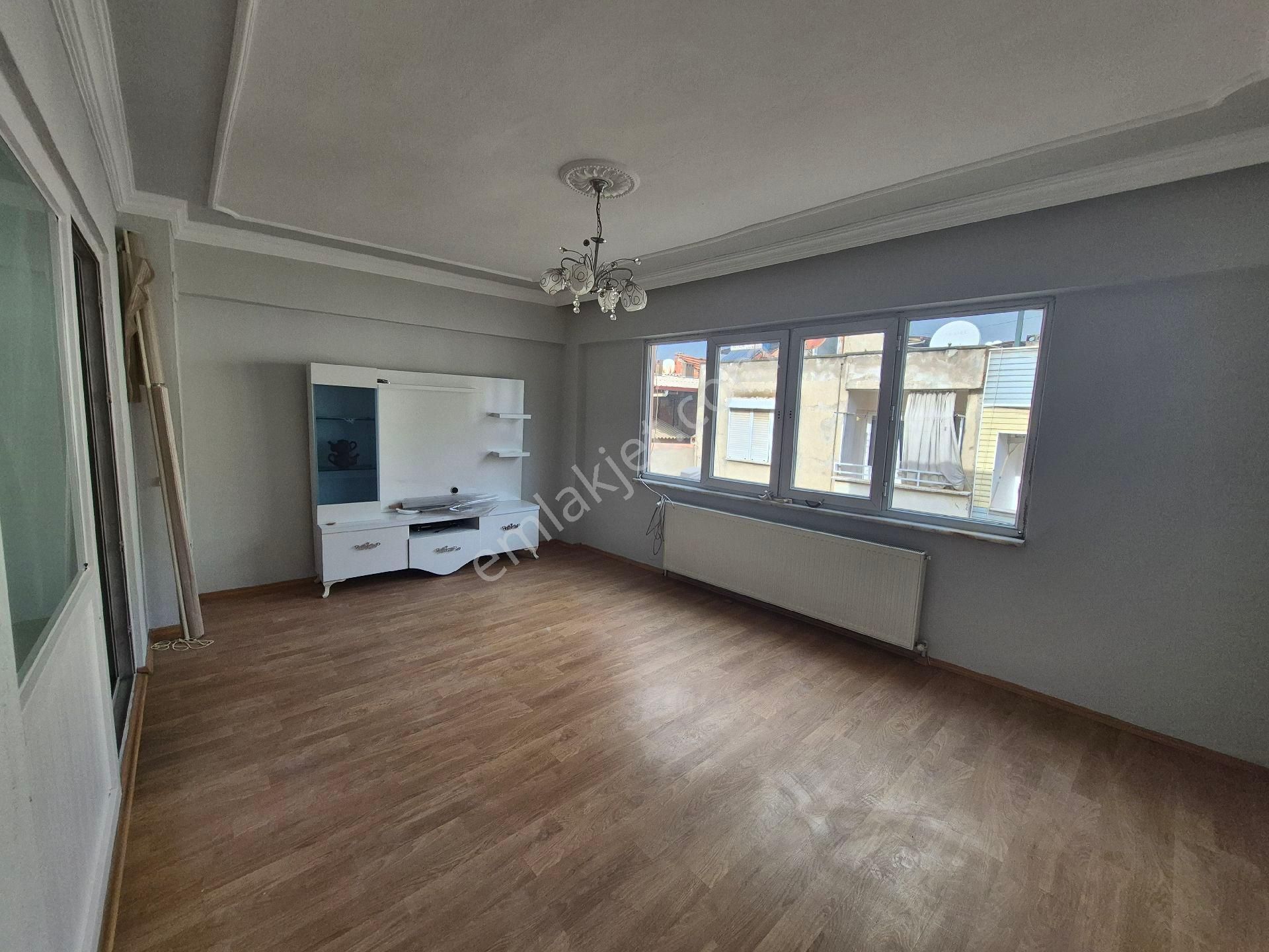 Kurtuluş Mahallesinde 3+1 Doğal Gazlı Kiralık Daire - Görsel 4