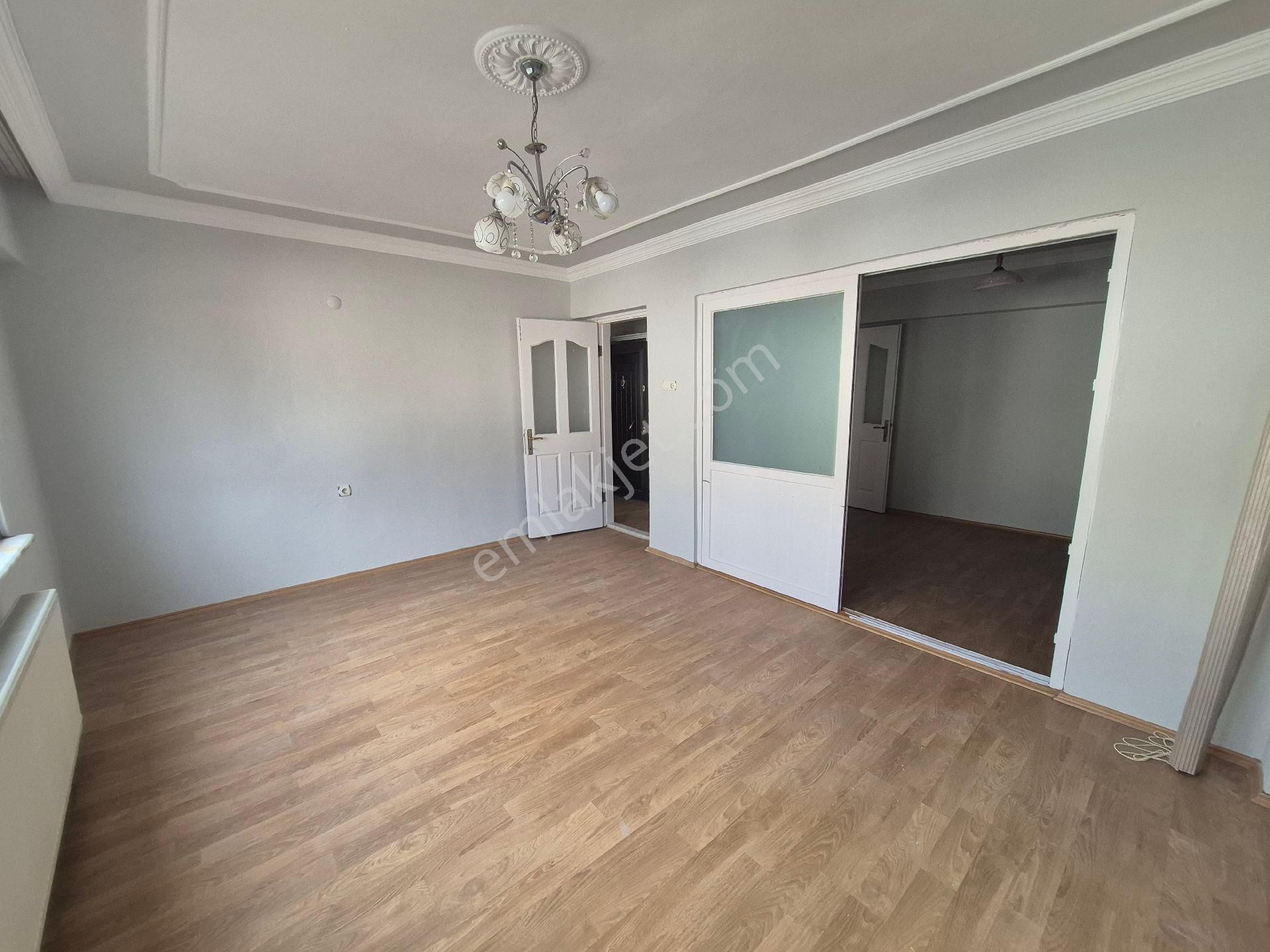 Kurtuluş Mahallesinde 3+1 Doğal Gazlı Kiralık Daire - Görsel 5