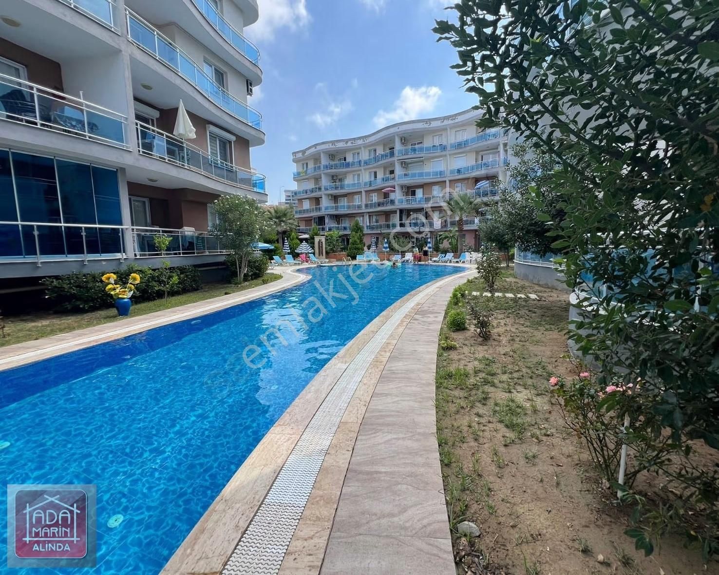 Kuşadası Havuzlu Sitede 2+1 Yatırım Fırsatı
