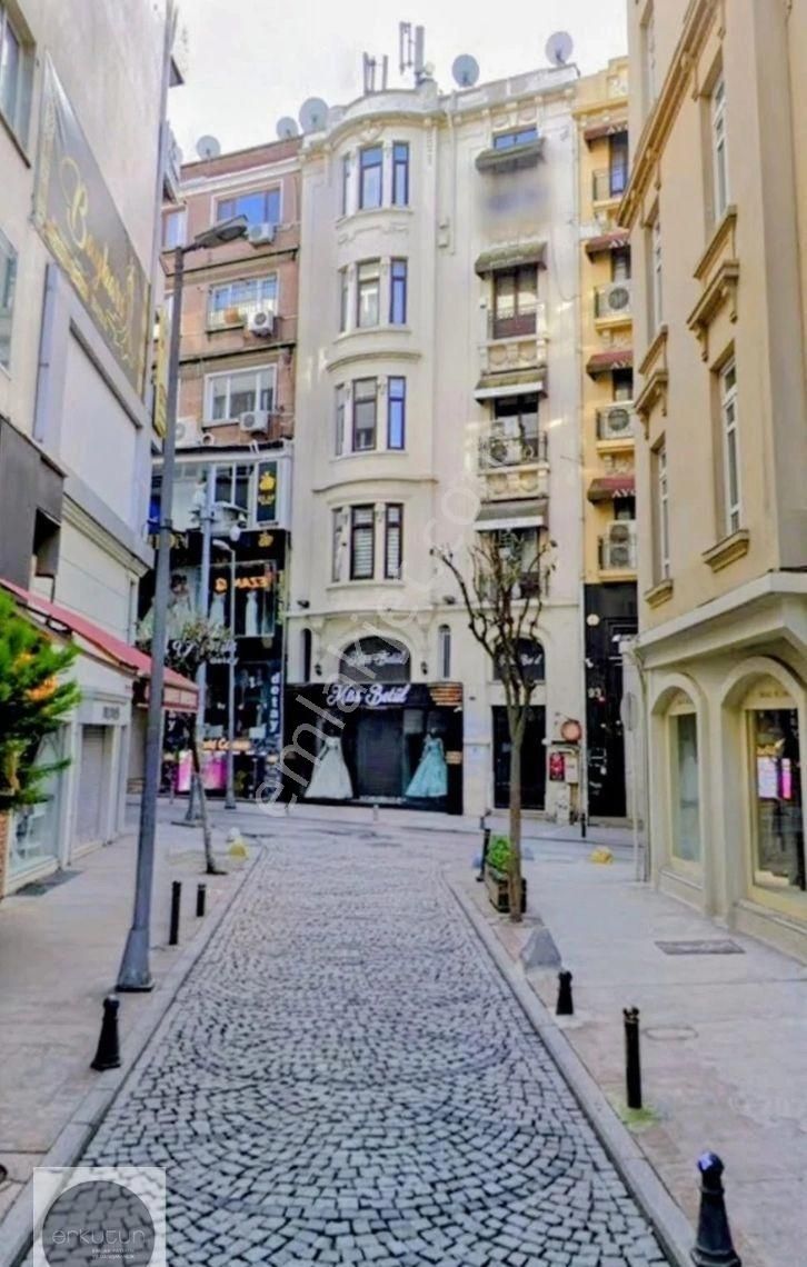 Erkutun'dan Osmanbey'de, Metroya Ve Nişantaşı'na Yakın, 4 Bölümlü Vitrinli Asansörlü Kiralık İş Yeri - Görsel 2