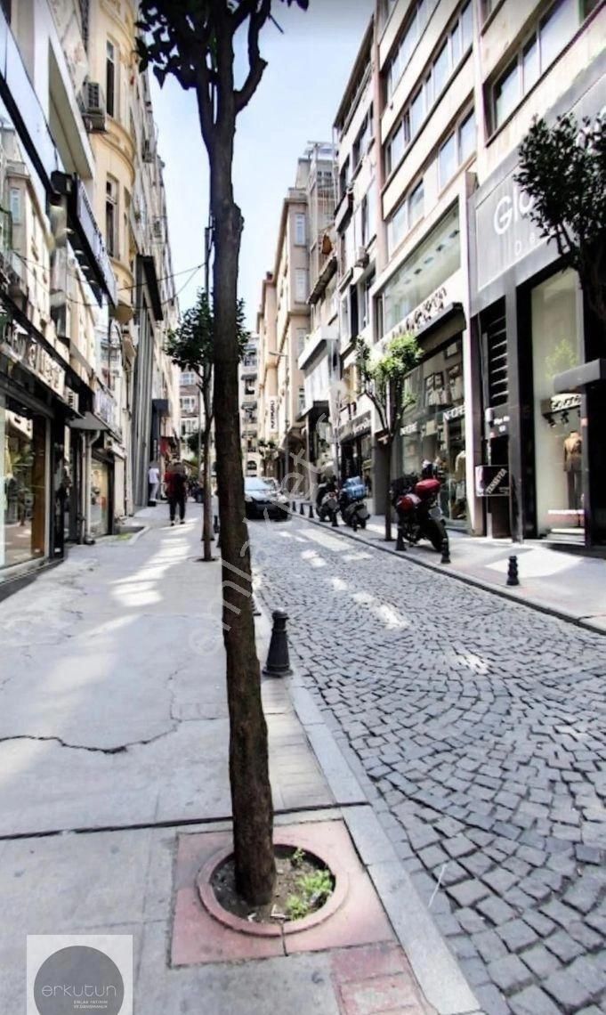 Erkutun'dan Osmanbey'de, Metroya Ve Nişantaşı'na Yakın, 4 Bölümlü Vitrinli Asansörlü Kiralık İş Yeri - Görsel 11