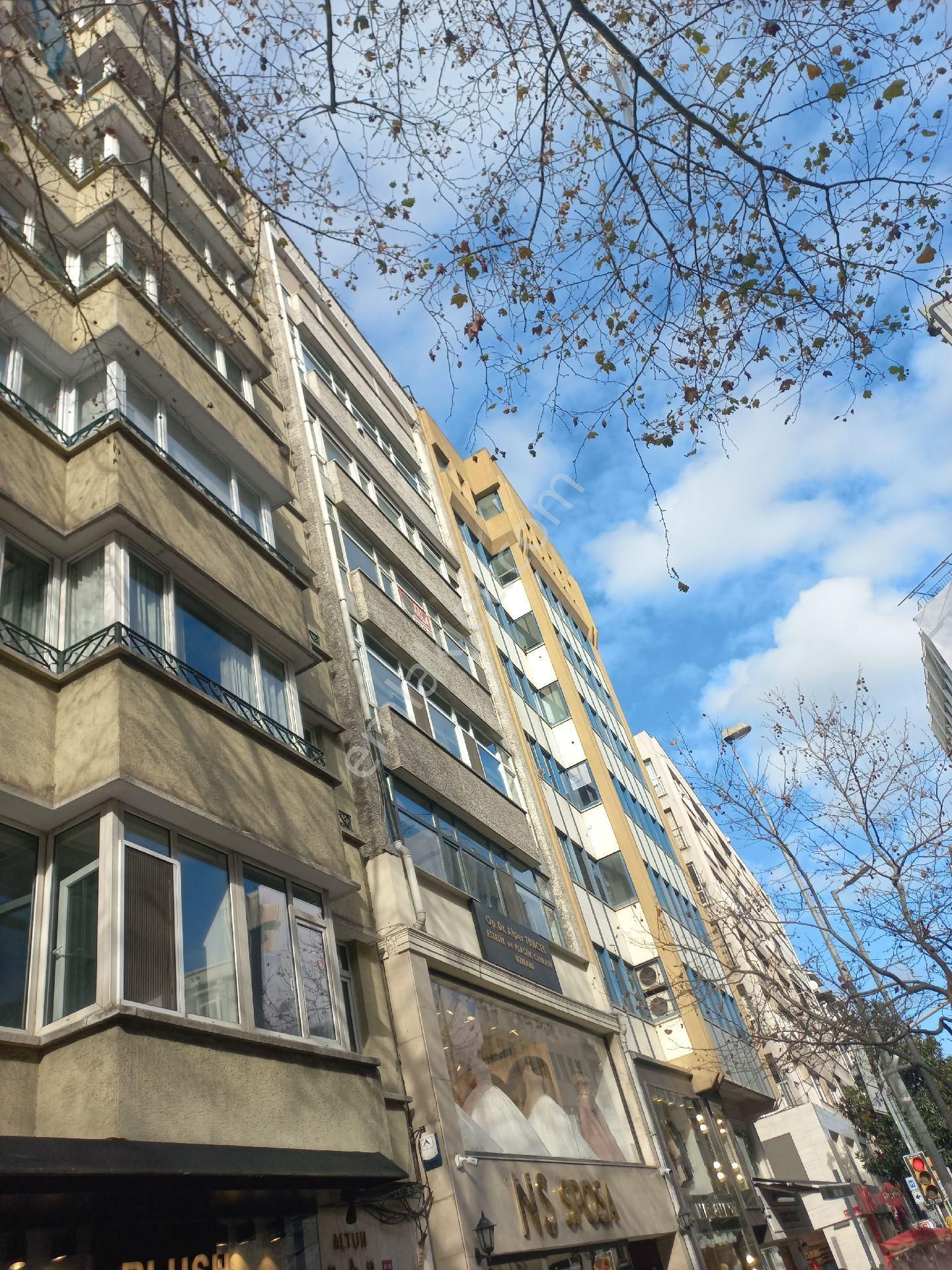 Nişantaşı Valikonağı Caddesi'nin Üstünde 4 Yol Kavşakta Kiralık Daire